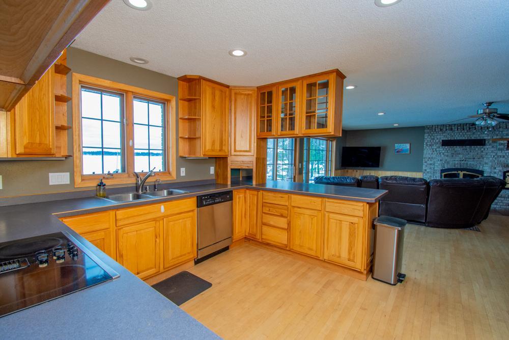 1980 single family home for sale at 8012 N Grace Lake Road SE in Bemidji, MN — 2 bed, 3 bath (photo 10 of 44)