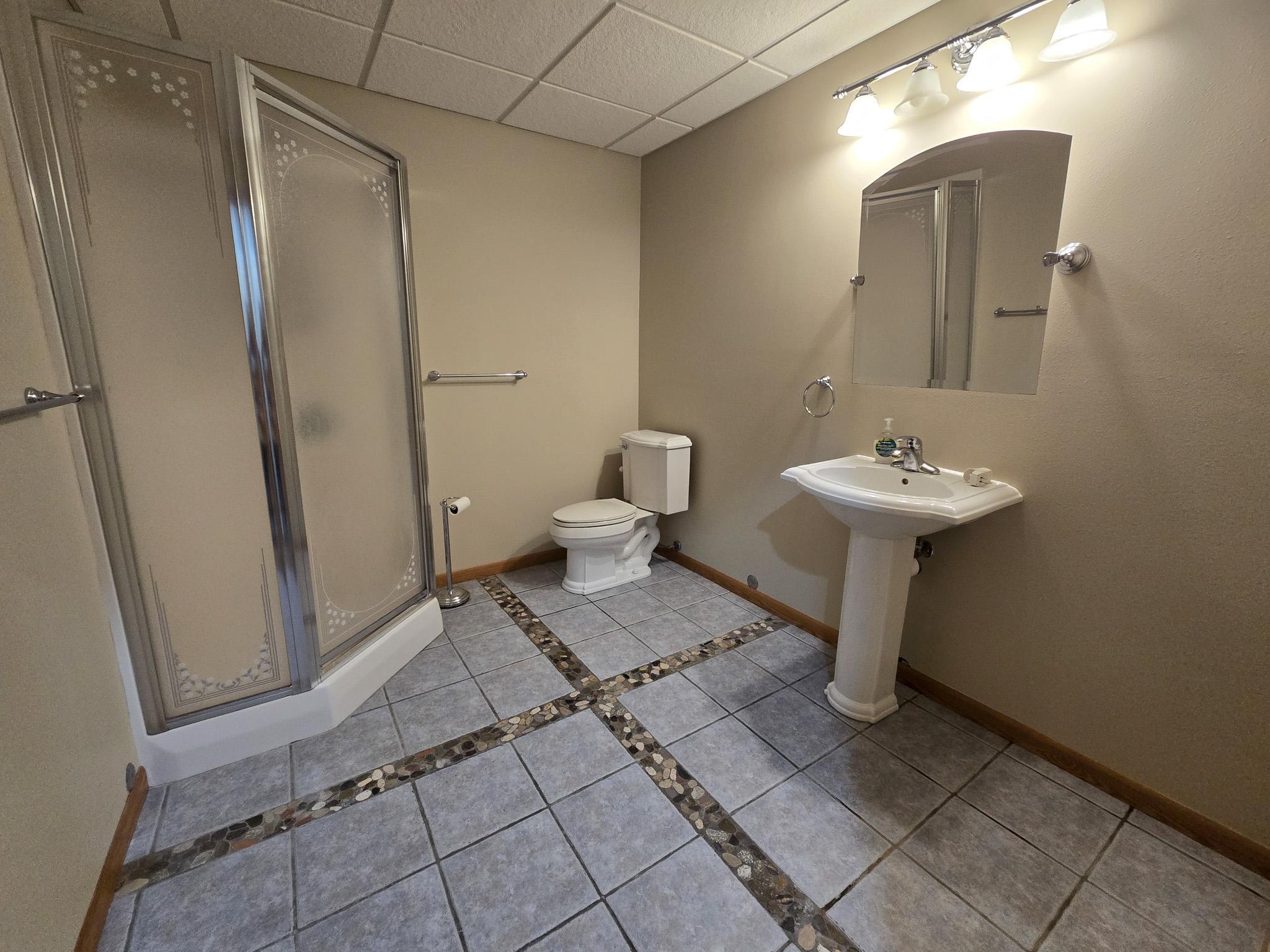 2004 single family home for sale at 105 Park View Drive in Vergas, MN — 5 bed, 3 bath (photo 14 of 25)