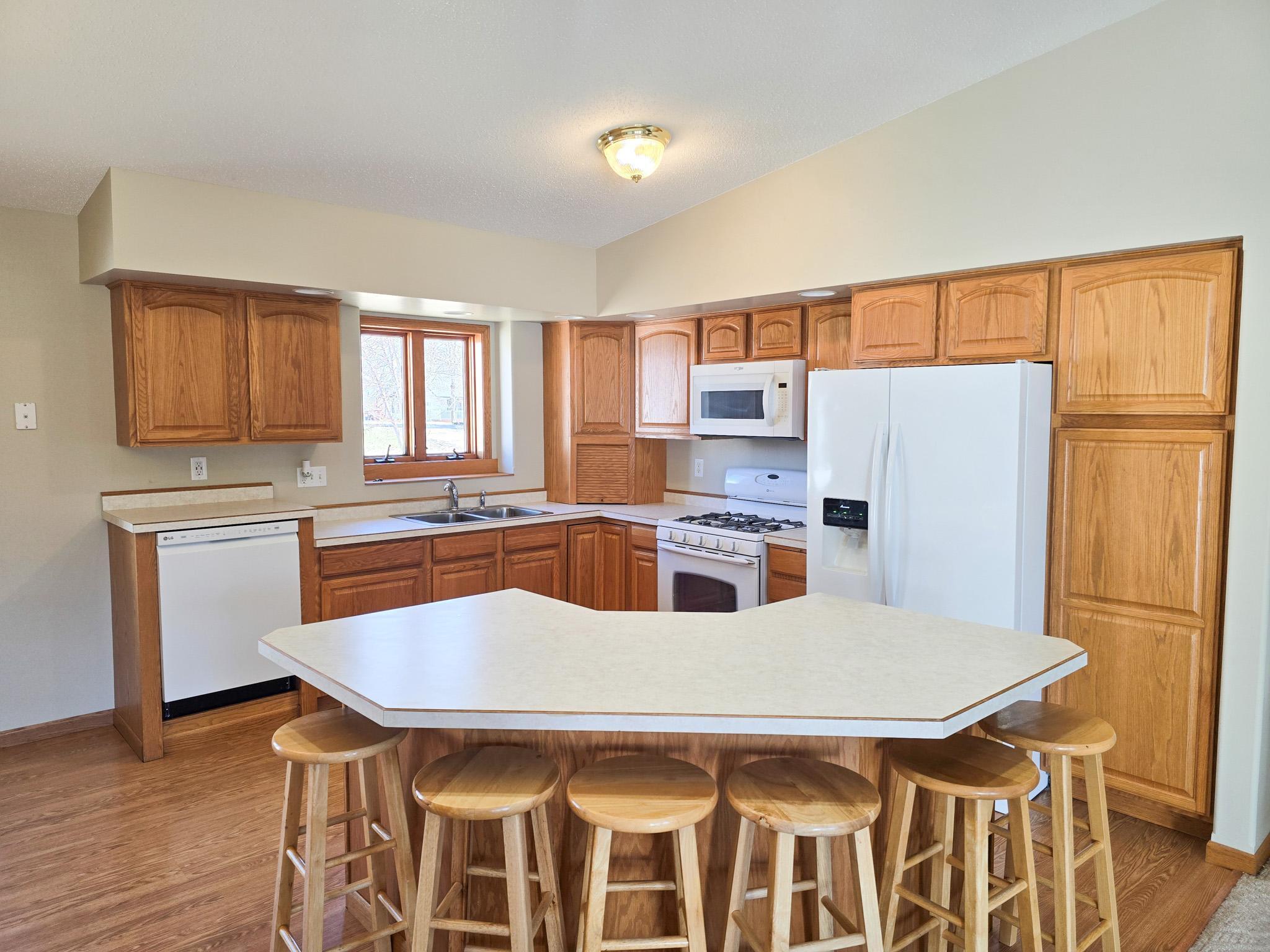2004 single family home for sale at 105 Park View Drive in Vergas, MN — 5 bed, 3 bath (photo 3 of 25)