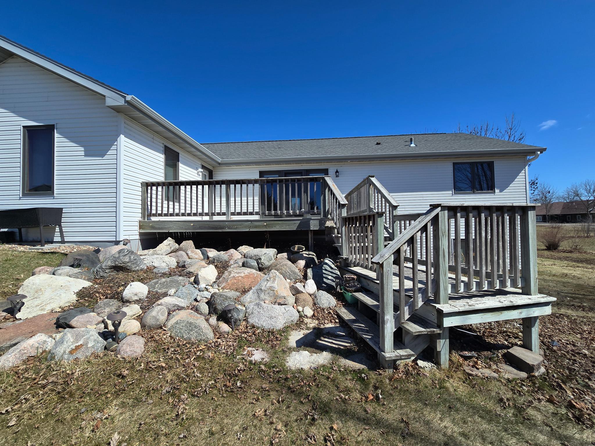 2004 single family home for sale at 105 Park View Drive in Vergas, MN — 5 bed, 3 bath (photo 22 of 25)