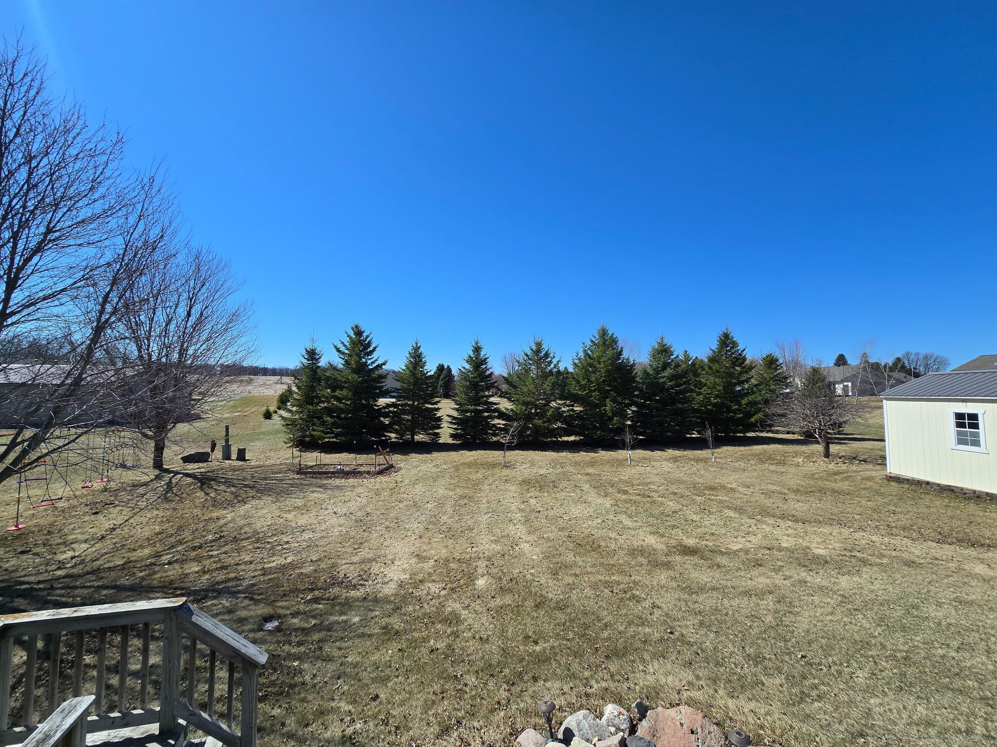 2004 single family home for sale at 105 Park View Drive in Vergas, MN — 5 bed, 3 bath (photo 24 of 25)