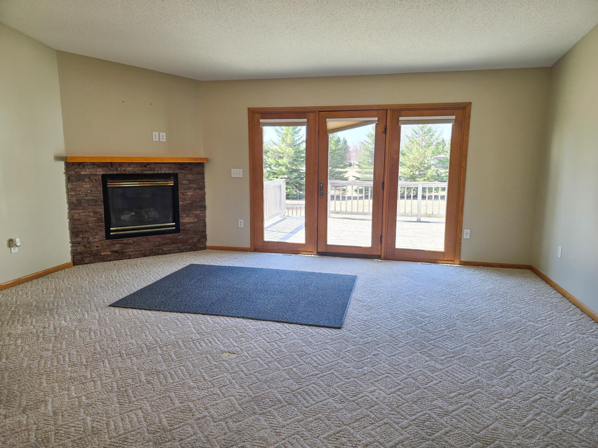 2004 single family home for sale at 105 Park View Drive in Vergas, MN — 5 bed, 3 bath (photo 4 of 25)