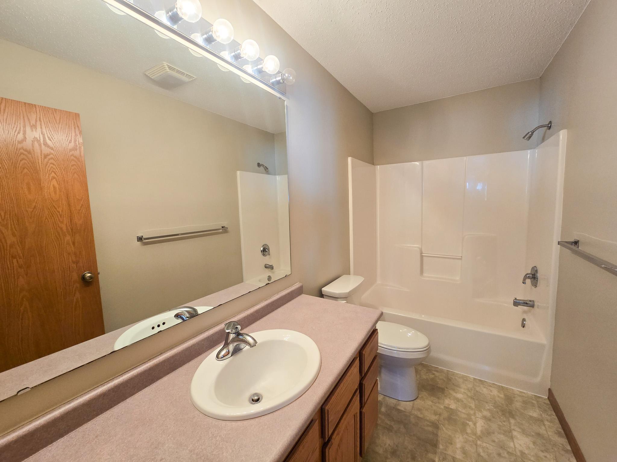 2004 single family home for sale at 105 Park View Drive in Vergas, MN — 5 bed, 3 bath (photo 5 of 25)