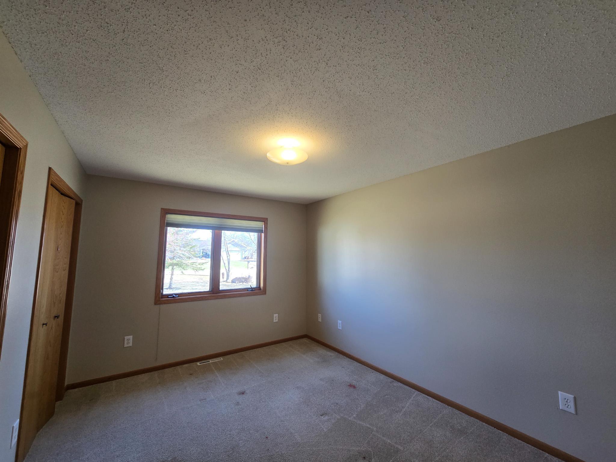 2004 single family home for sale at 105 Park View Drive in Vergas, MN — 5 bed, 3 bath (photo 7 of 25)