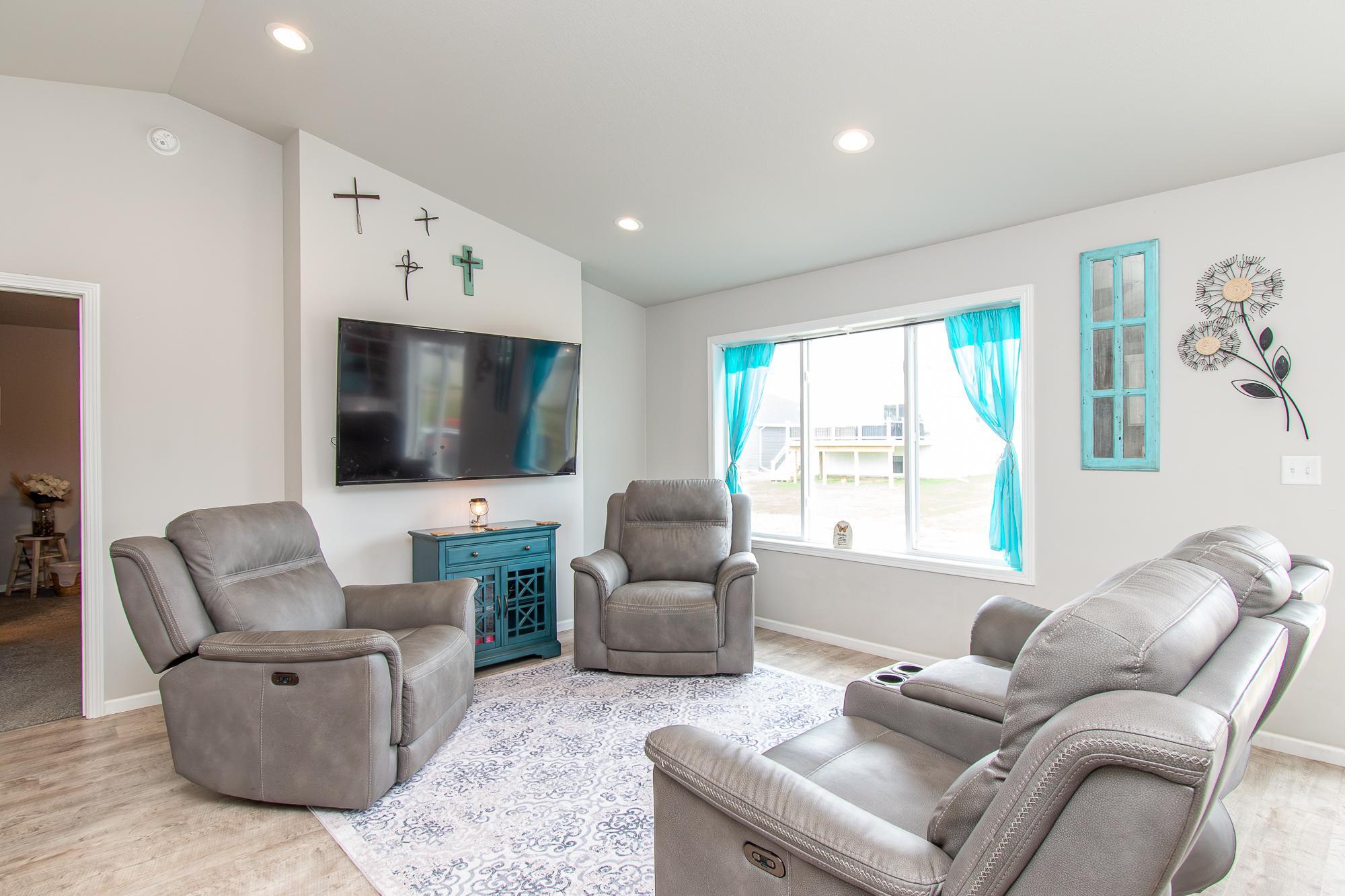 2021 single family home for sale at 6012 Kodiak Lane in Horace, ND — 4 bed, 3 bath (photo 11 of 44)