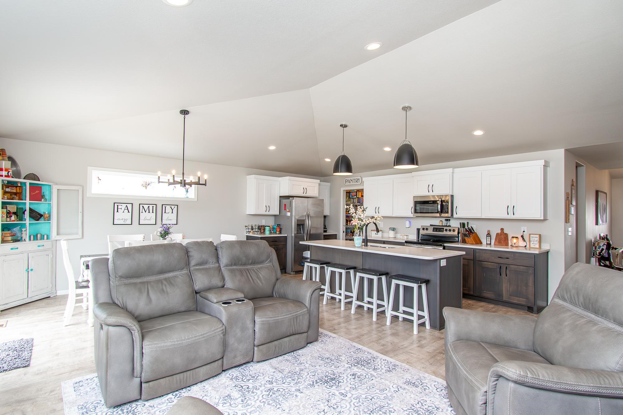 2021 single family home for sale at 6012 Kodiak Lane in Horace, ND — 4 bed, 3 bath (photo 12 of 44)