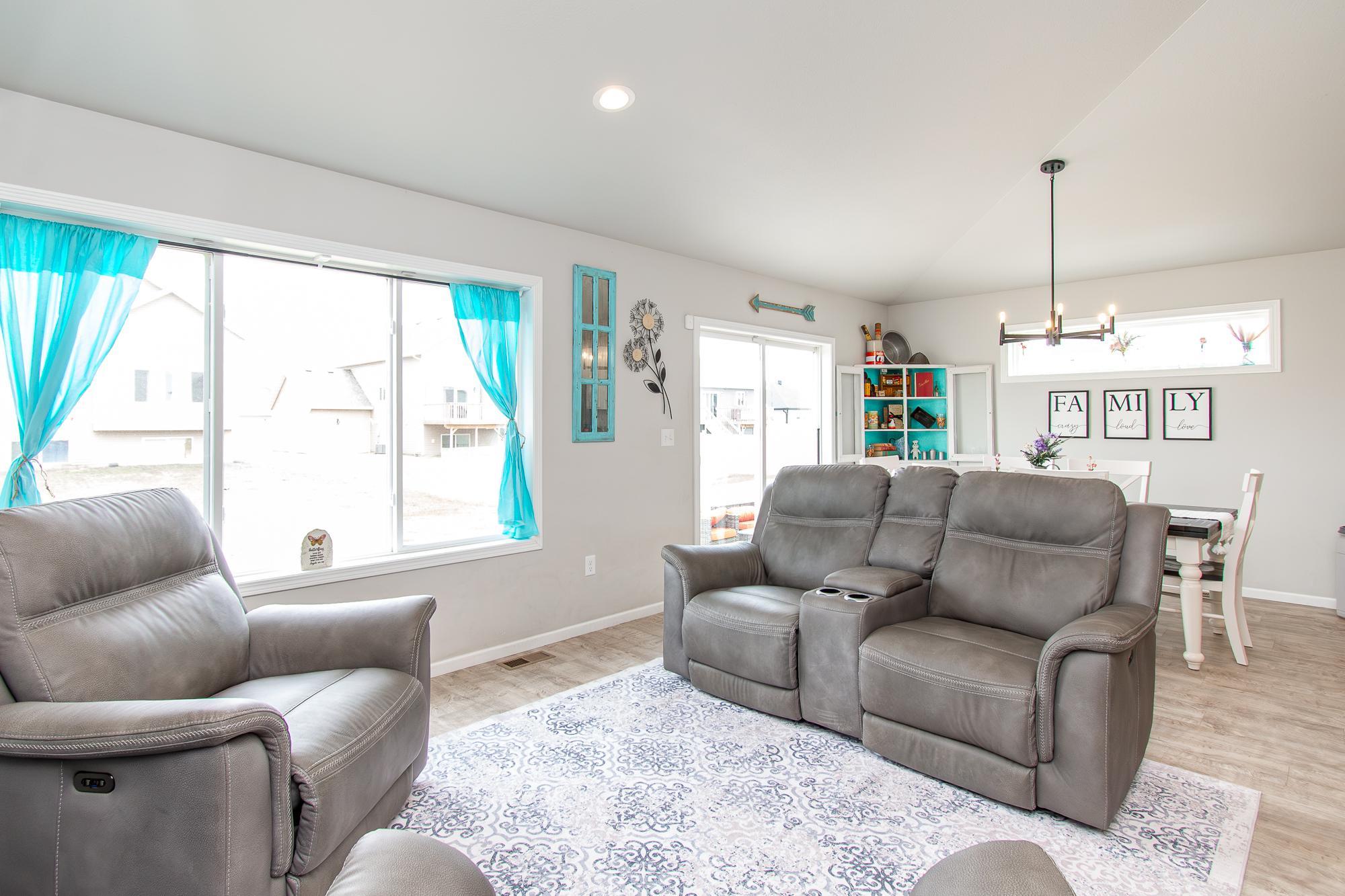 2021 single family home for sale at 6012 Kodiak Lane in Horace, ND — 4 bed, 3 bath (photo 13 of 44)