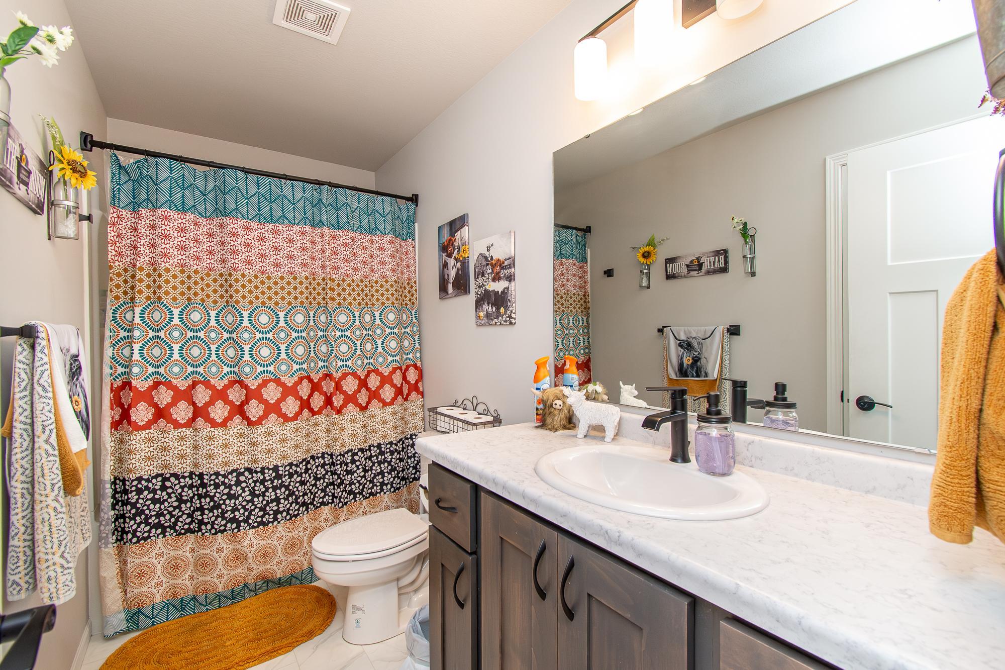 2021 single family home for sale at 6012 Kodiak Lane in Horace, ND — 4 bed, 3 bath (photo 20 of 44)