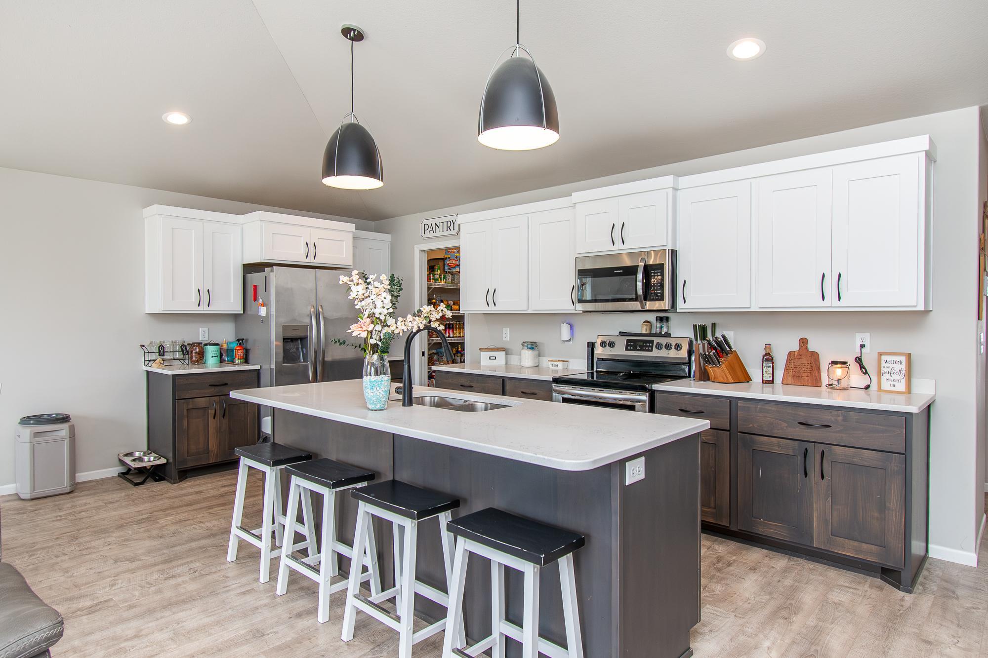 2021 single family home for sale at 6012 Kodiak Lane in Horace, ND — 4 bed, 3 bath (photo 4 of 44)