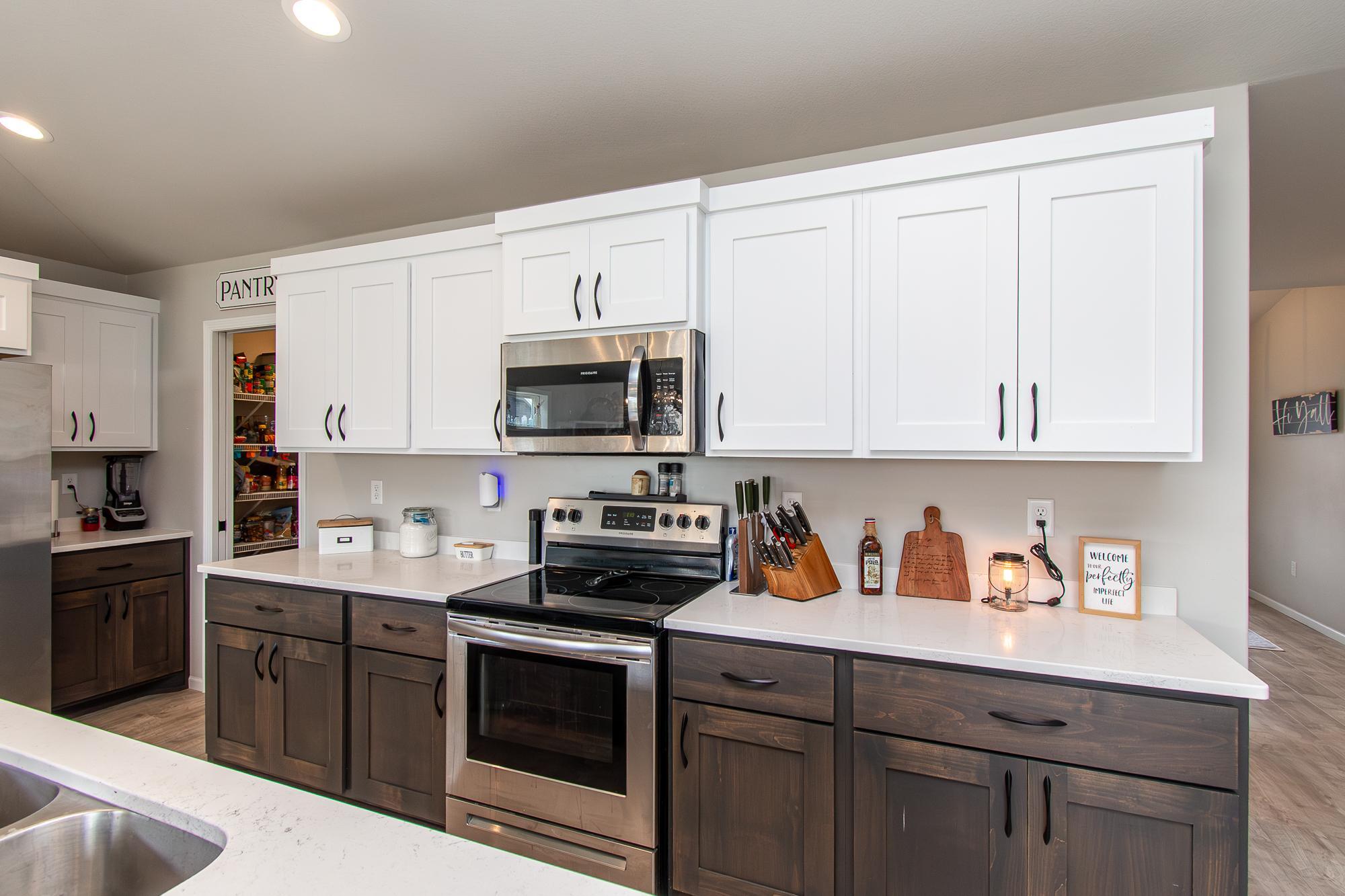 2021 single family home for sale at 6012 Kodiak Lane in Horace, ND — 4 bed, 3 bath (photo 5 of 44)