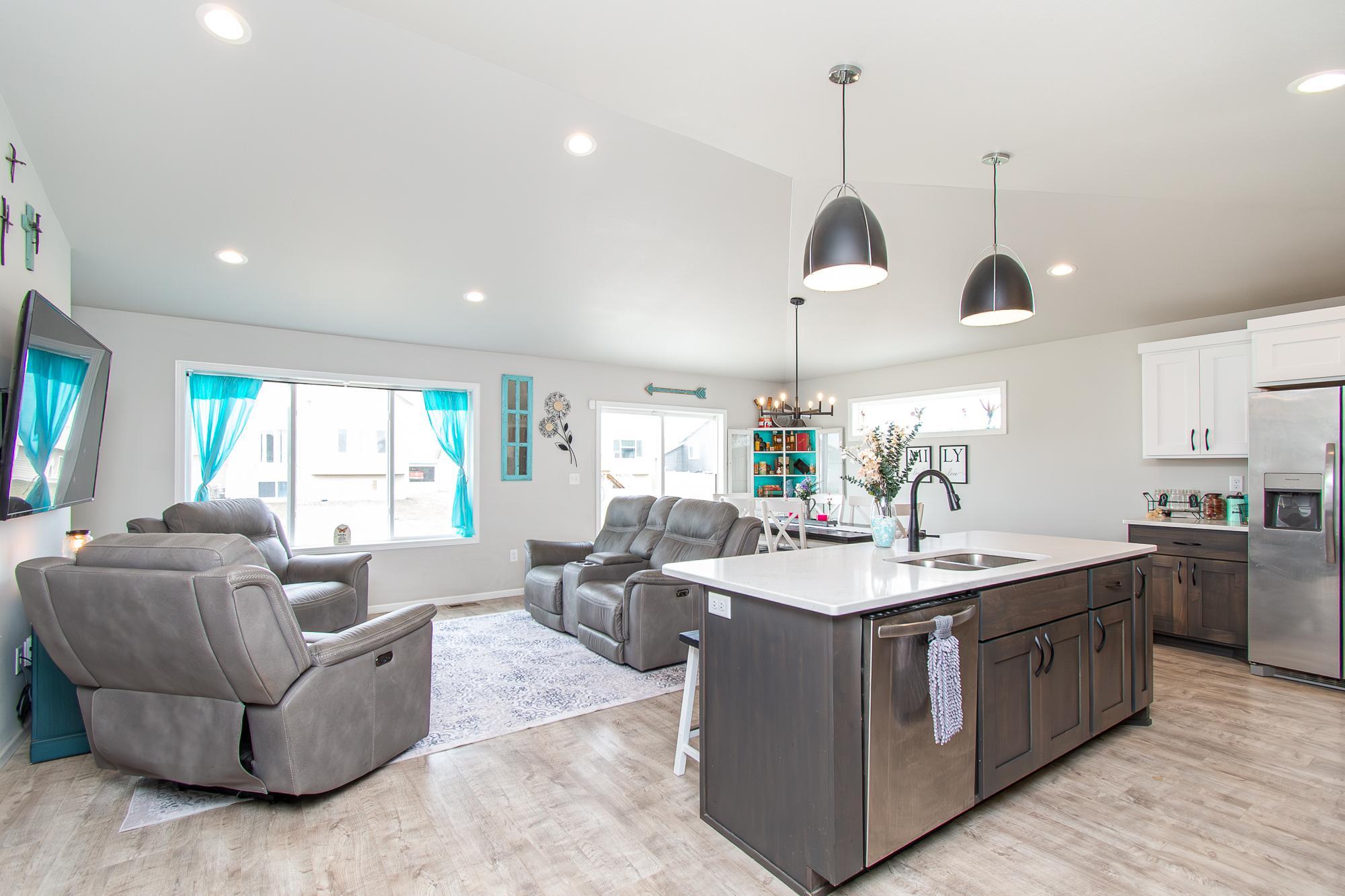 2021 single family home for sale at 6012 Kodiak Lane in Horace, ND — 4 bed, 3 bath (photo 10 of 44)