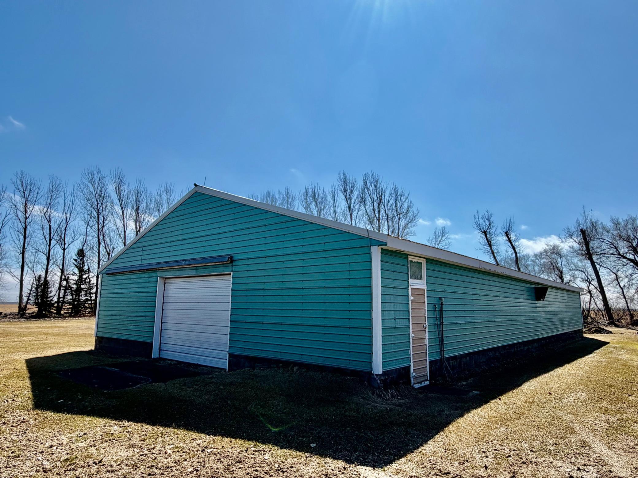 1983 single family home for sale at 4703 210th Street in Lake Bronson, MN — 3 bed, 2 bath (photo 11 of 30)