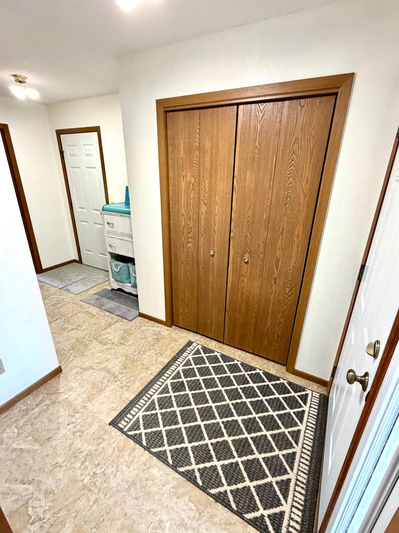1983 single family home for sale at 4703 210th Street in Lake Bronson, MN — 3 bed, 2 bath (photo 13 of 30)