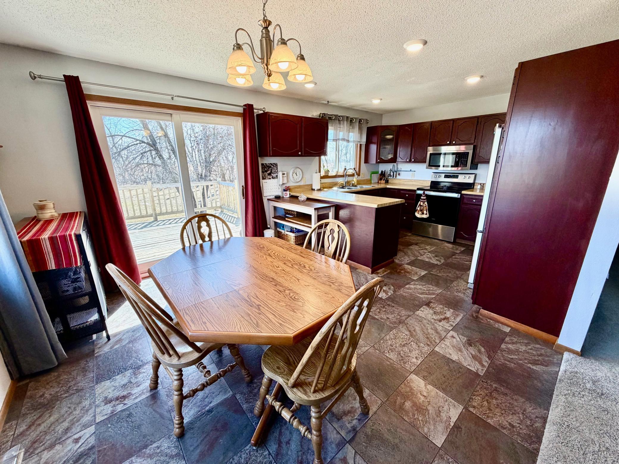1983 single family home for sale at 4703 210th Street in Lake Bronson, MN — 3 bed, 2 bath (photo 15 of 30)