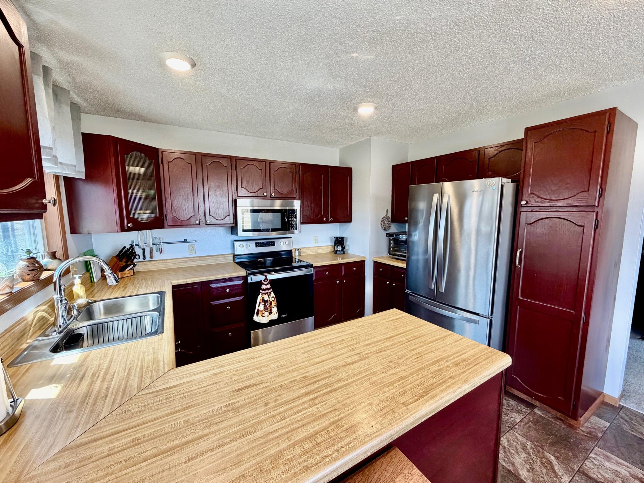 1983 single family home for sale at 4703 210th Street in Lake Bronson, MN — 3 bed, 2 bath (photo 16 of 30)