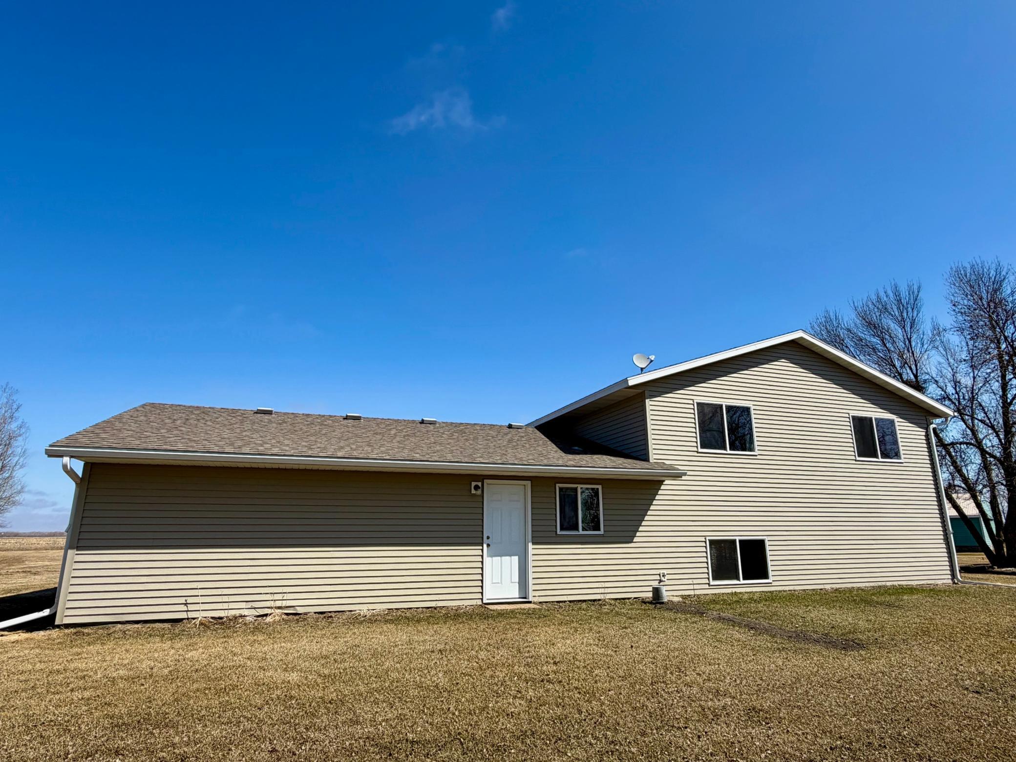 1983 single family home for sale at 4703 210th Street in Lake Bronson, MN — 3 bed, 2 bath (photo 8 of 30)