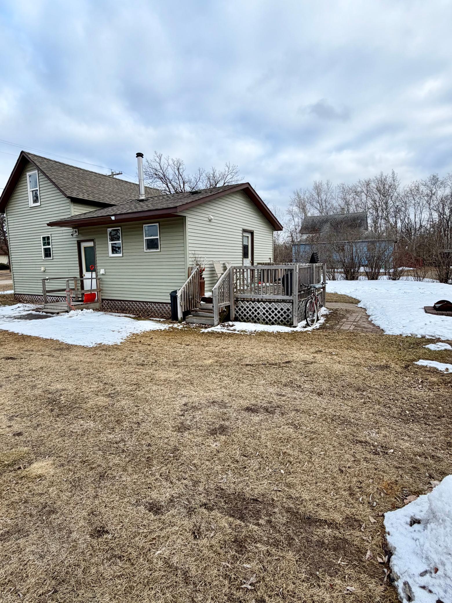 1930 single family home for sale at 305 Harding Street S in Karlstad, MN — 3 bed, 1 bath (photo 3 of 18)