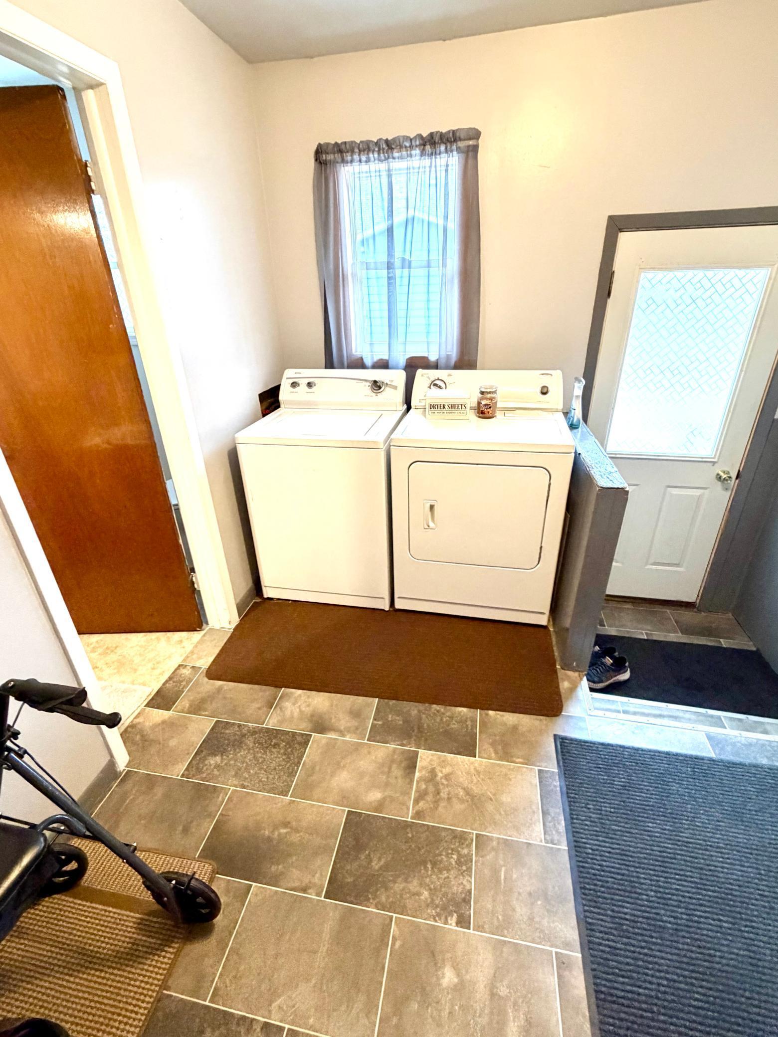 1930 single family home for sale at 305 Harding Street S in Karlstad, MN — 3 bed, 1 bath (photo 5 of 18)