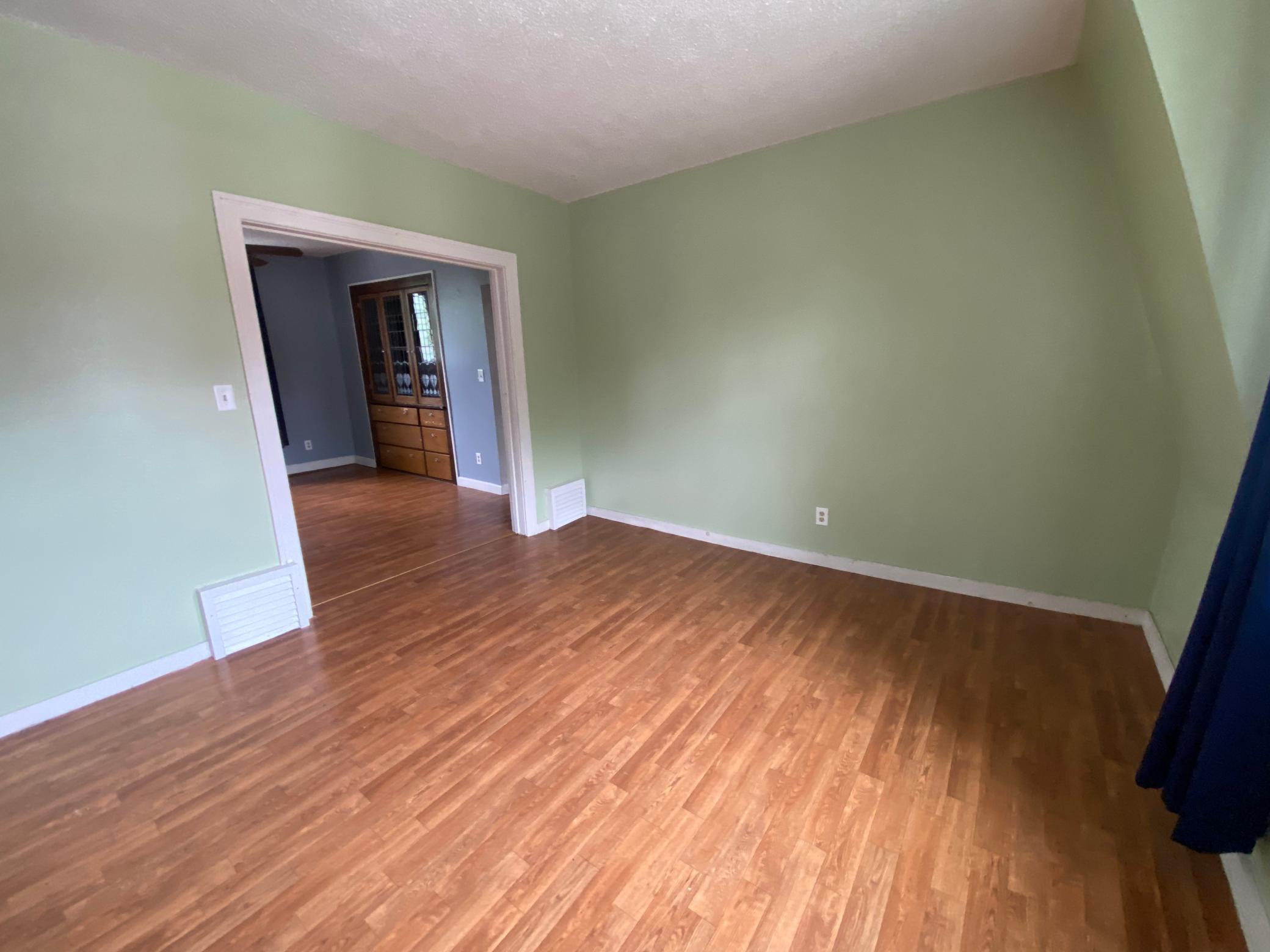 1885 duplex for sale at 214-216 12th Street S in Fargo, ND — 5 bed, 3 bath (photo 13 of 35)