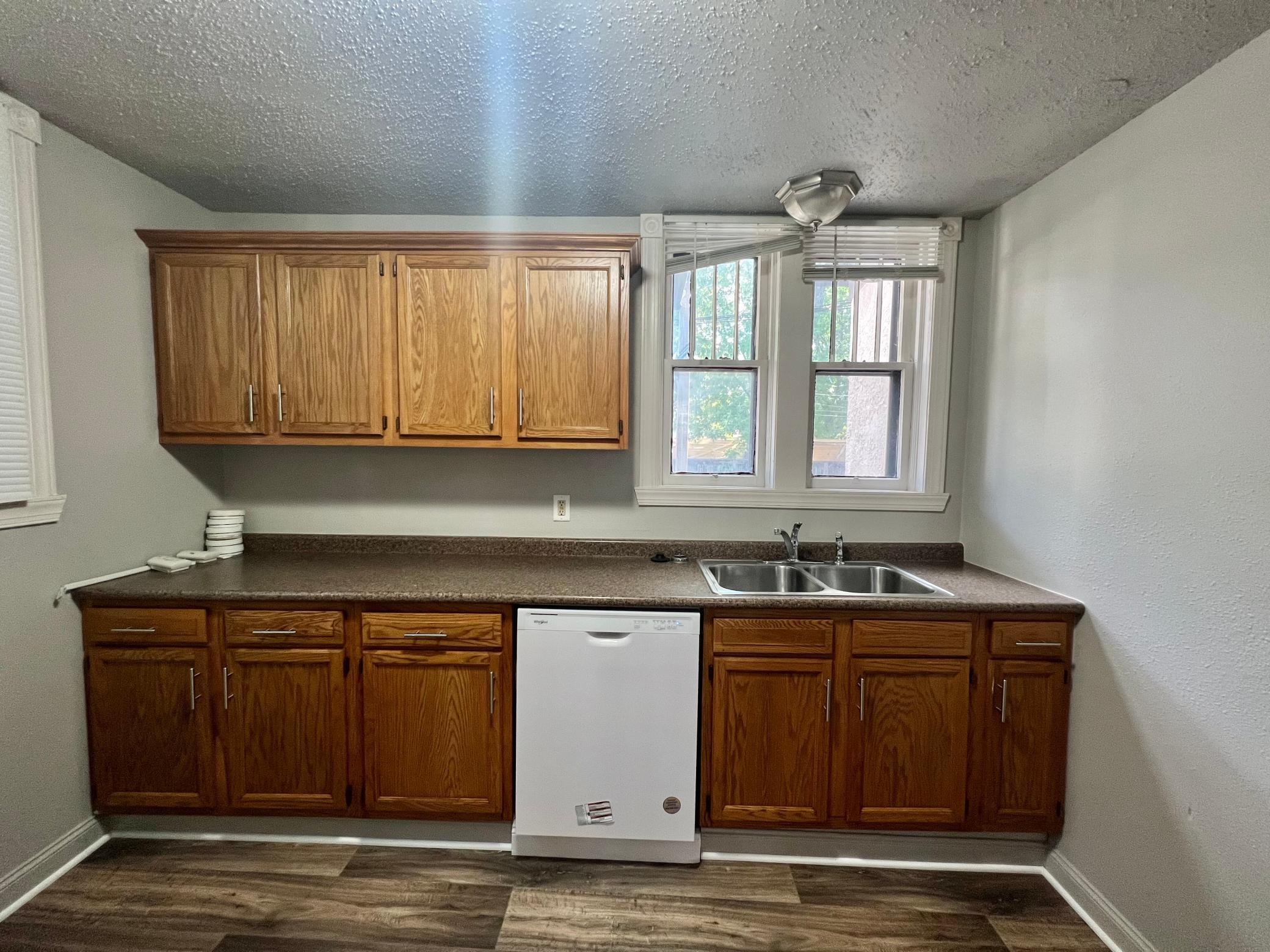 1885 duplex for sale at 214-216 12th Street S in Fargo, ND — 5 bed, 3 bath (photo 23 of 35)