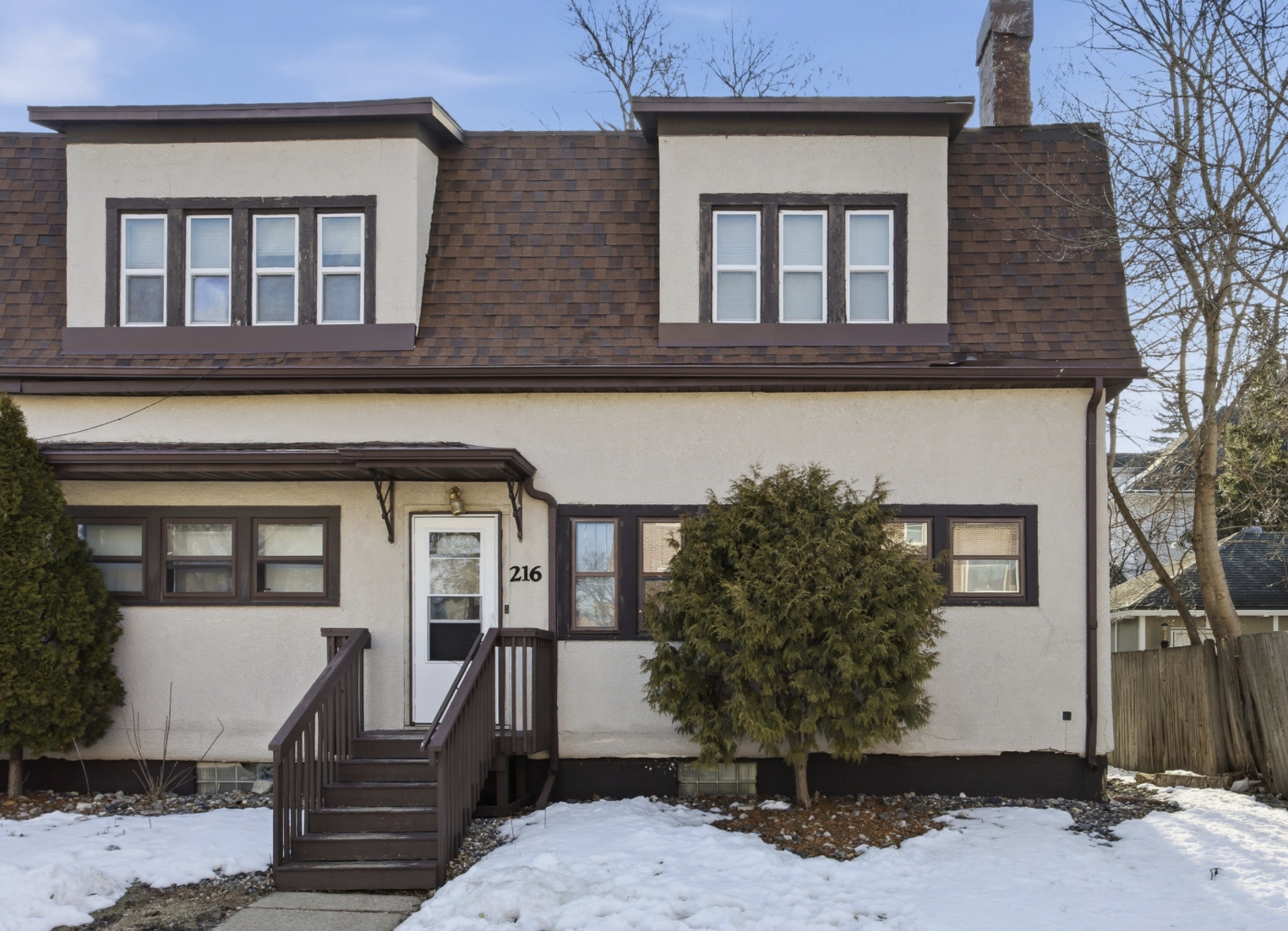 1885 duplex for sale at 214-216 12th Street S in Fargo, ND — 5 bed, 3 bath (photo 4 of 35)