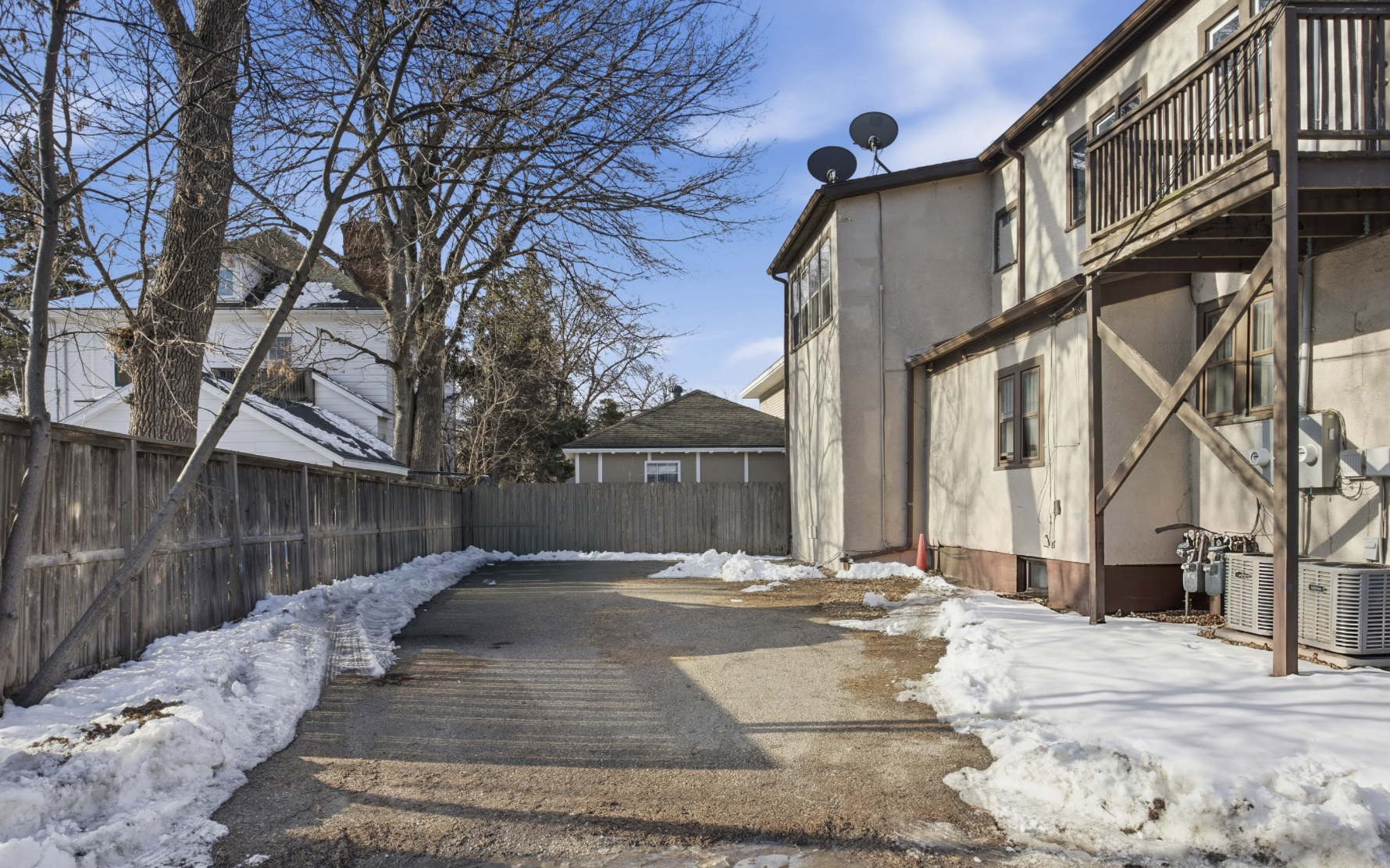1885 duplex for sale at 214-216 12th Street S in Fargo, ND — 5 bed, 3 bath (photo 5 of 35)