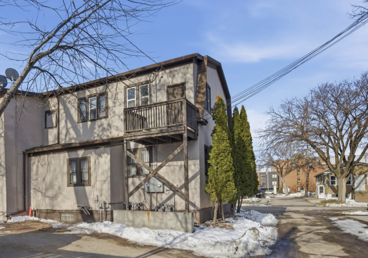 1885 duplex for sale at 214-216 12th Street S in Fargo, ND — 5 bed, 3 bath (photo 6 of 35)