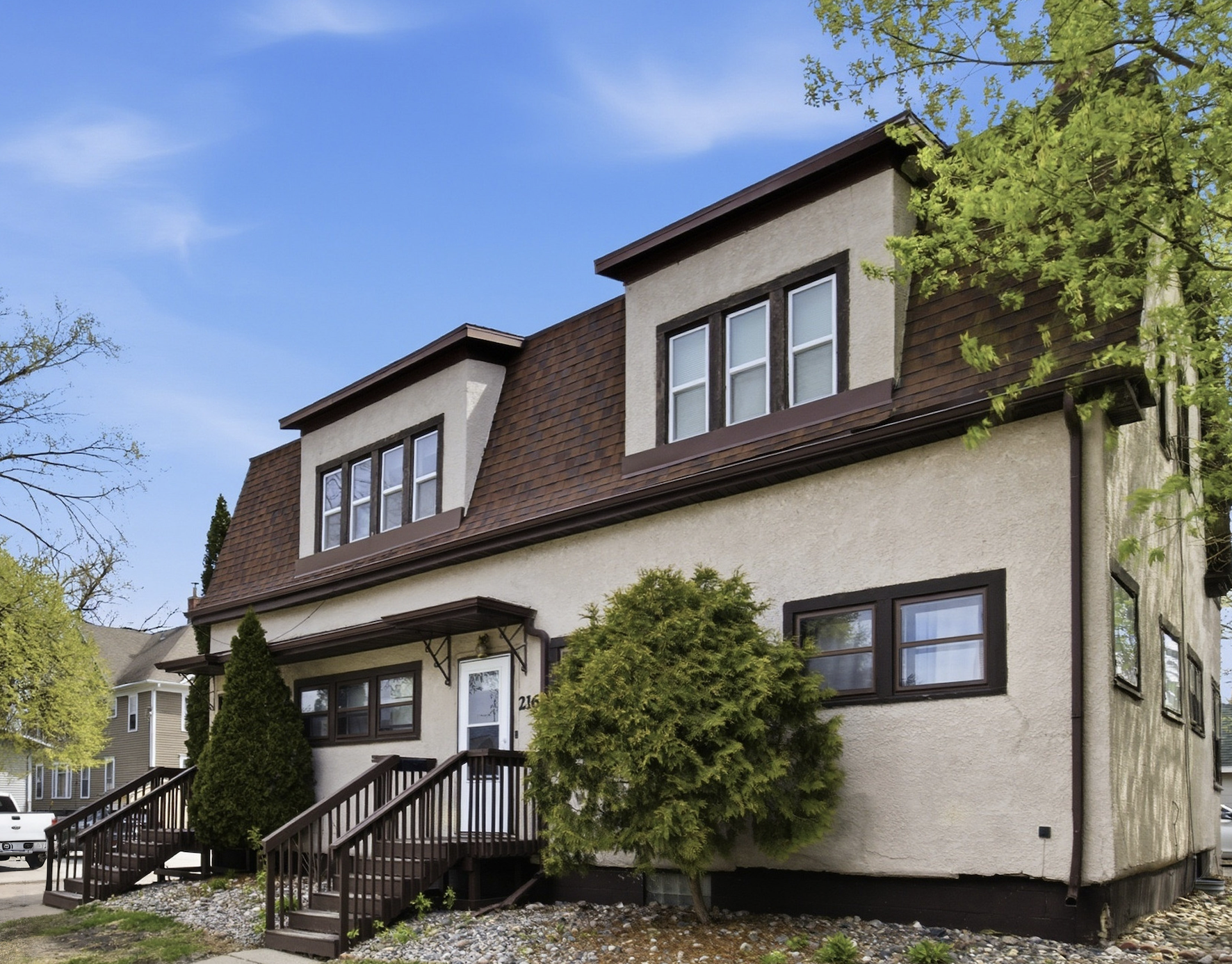 1885 duplex for sale at 214-216 12th Street S in Fargo, ND — 5 bed, 3 bath (photo 2 of 34)