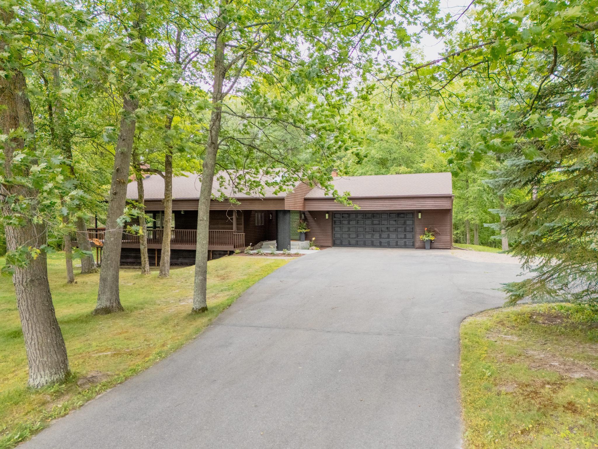 1975 single family home for sale at 3711 Golf Course Road in Grand Rapids, MN — 4 bed, 4 bath (photo 2 of 44)