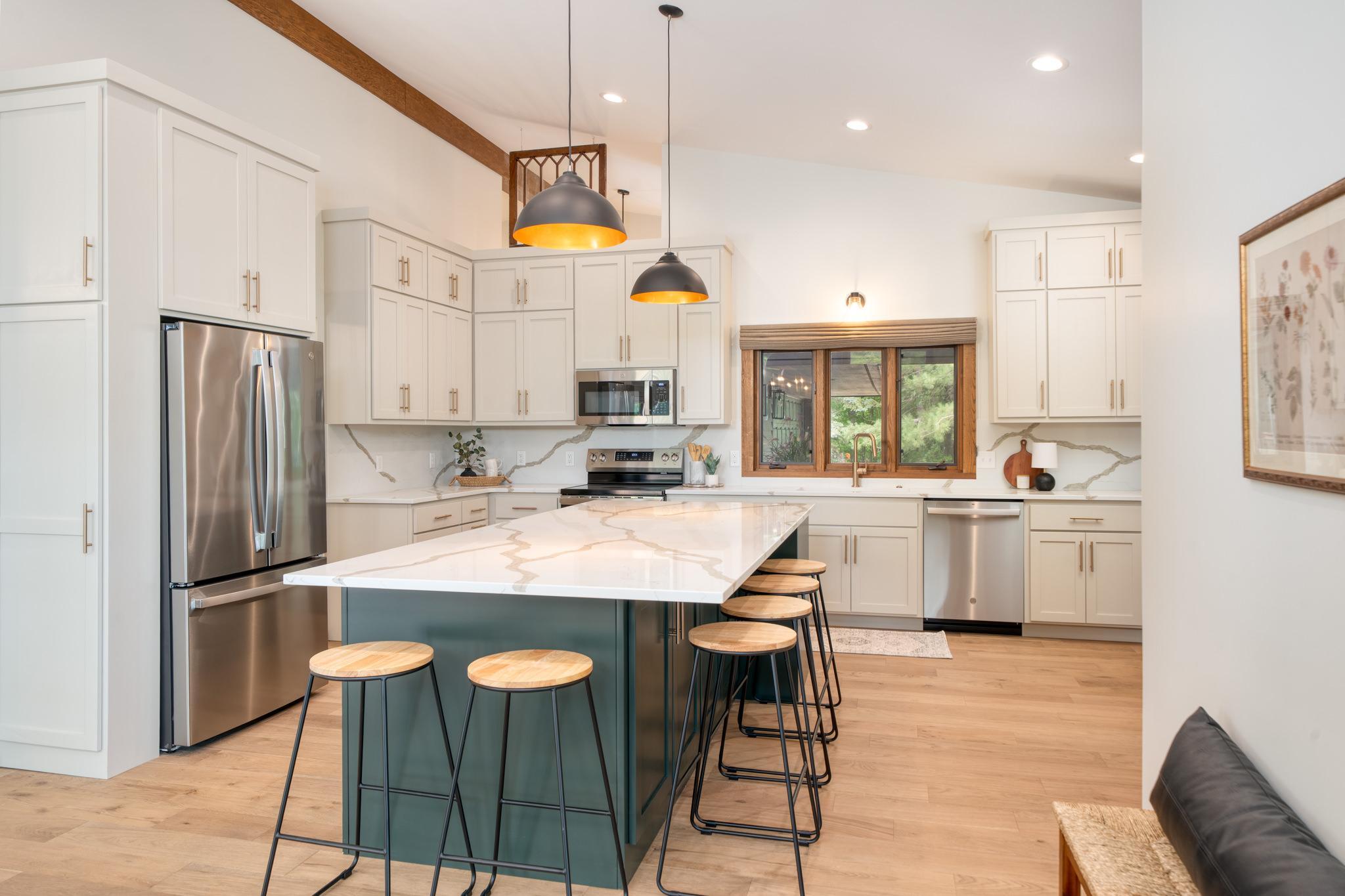 1975 single family home for sale at 3711 Golf Course Road in Grand Rapids, MN — 4 bed, 4 bath (photo 11 of 44)