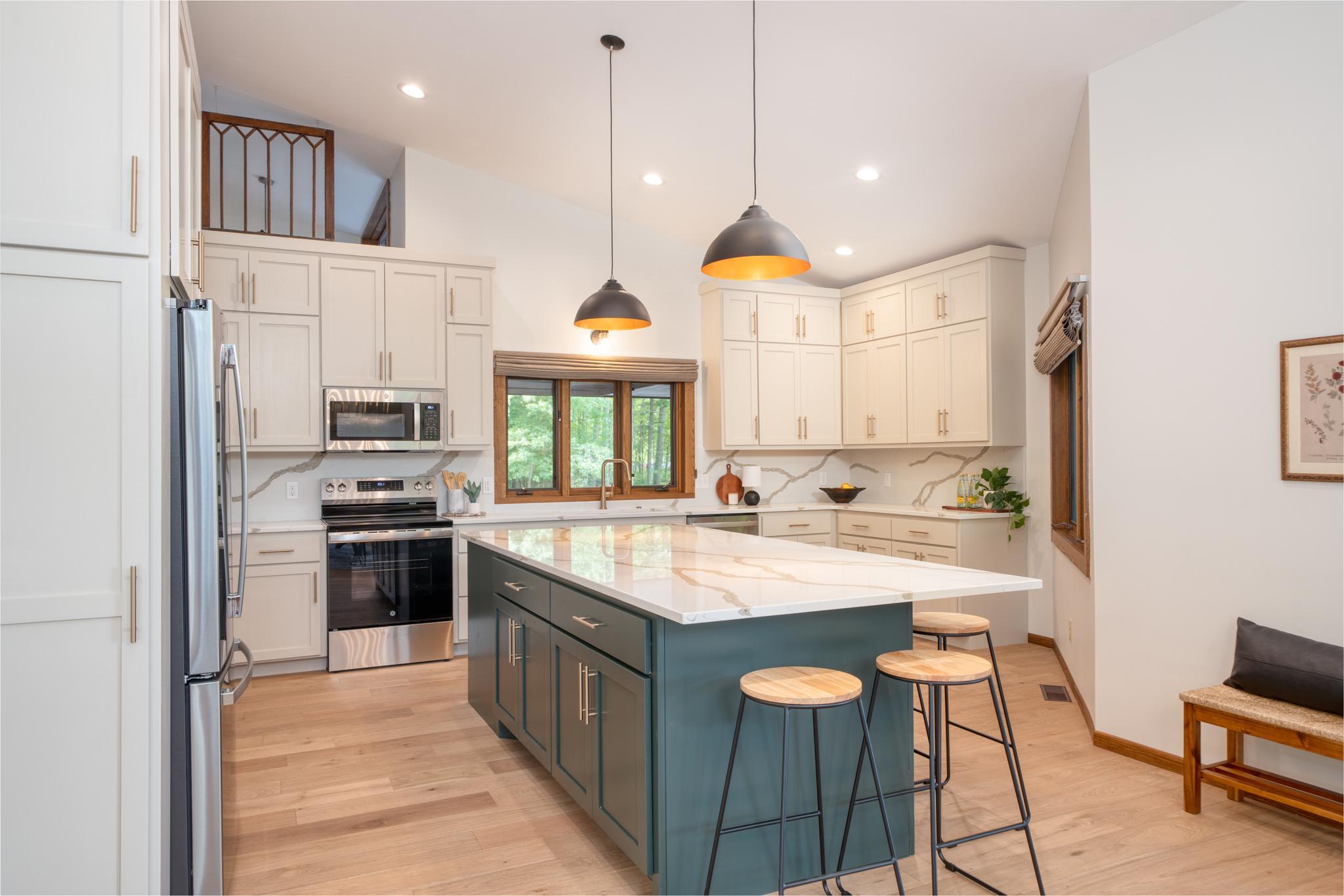 1975 single family home for sale at 3711 Golf Course Road in Grand Rapids, MN — 4 bed, 4 bath (photo 10 of 44)