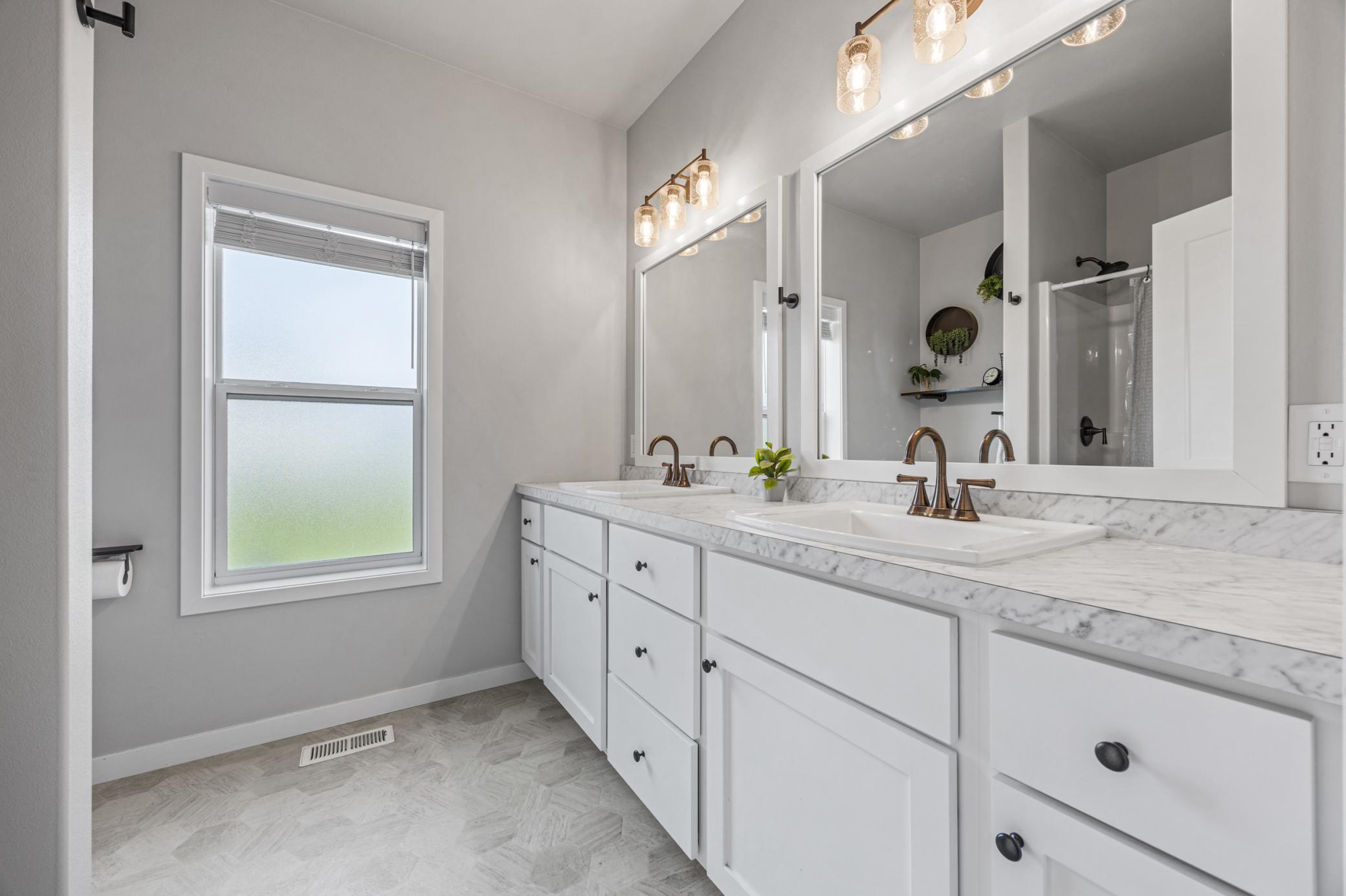 2020 single family home for sale at 3037 Prairie Farms Circle S in Fargo, ND — 4 bed, 3 bath (photo 12 of 26)