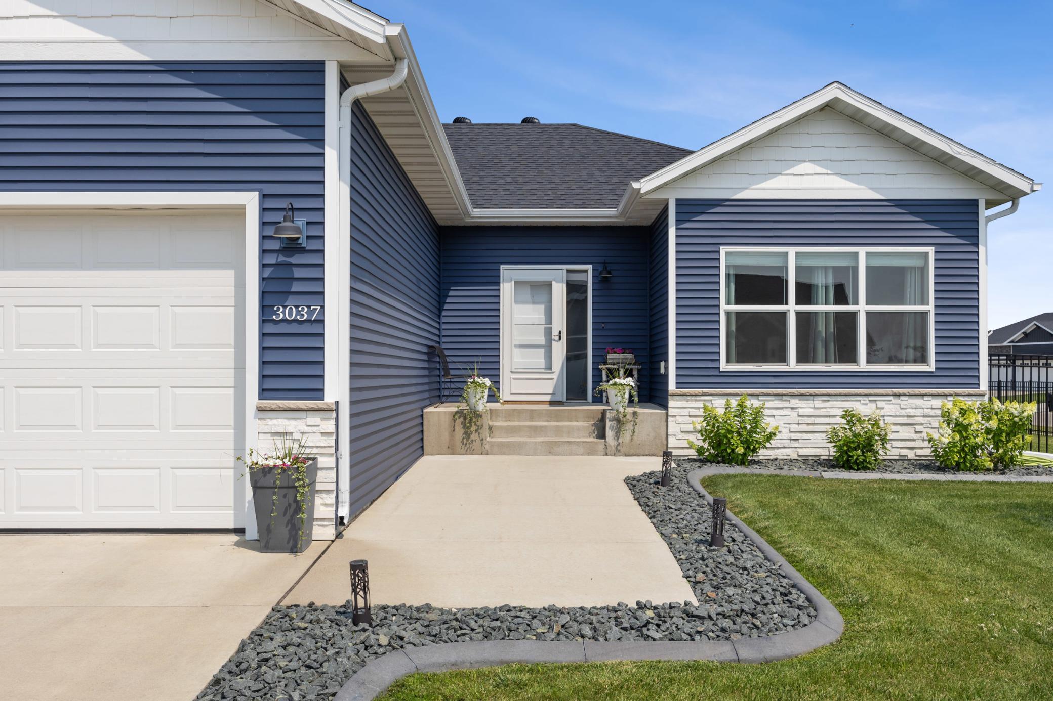 2020 single family home for sale at 3037 Prairie Farms Circle S in Fargo, ND — 4 bed, 3 bath (photo 3 of 26)