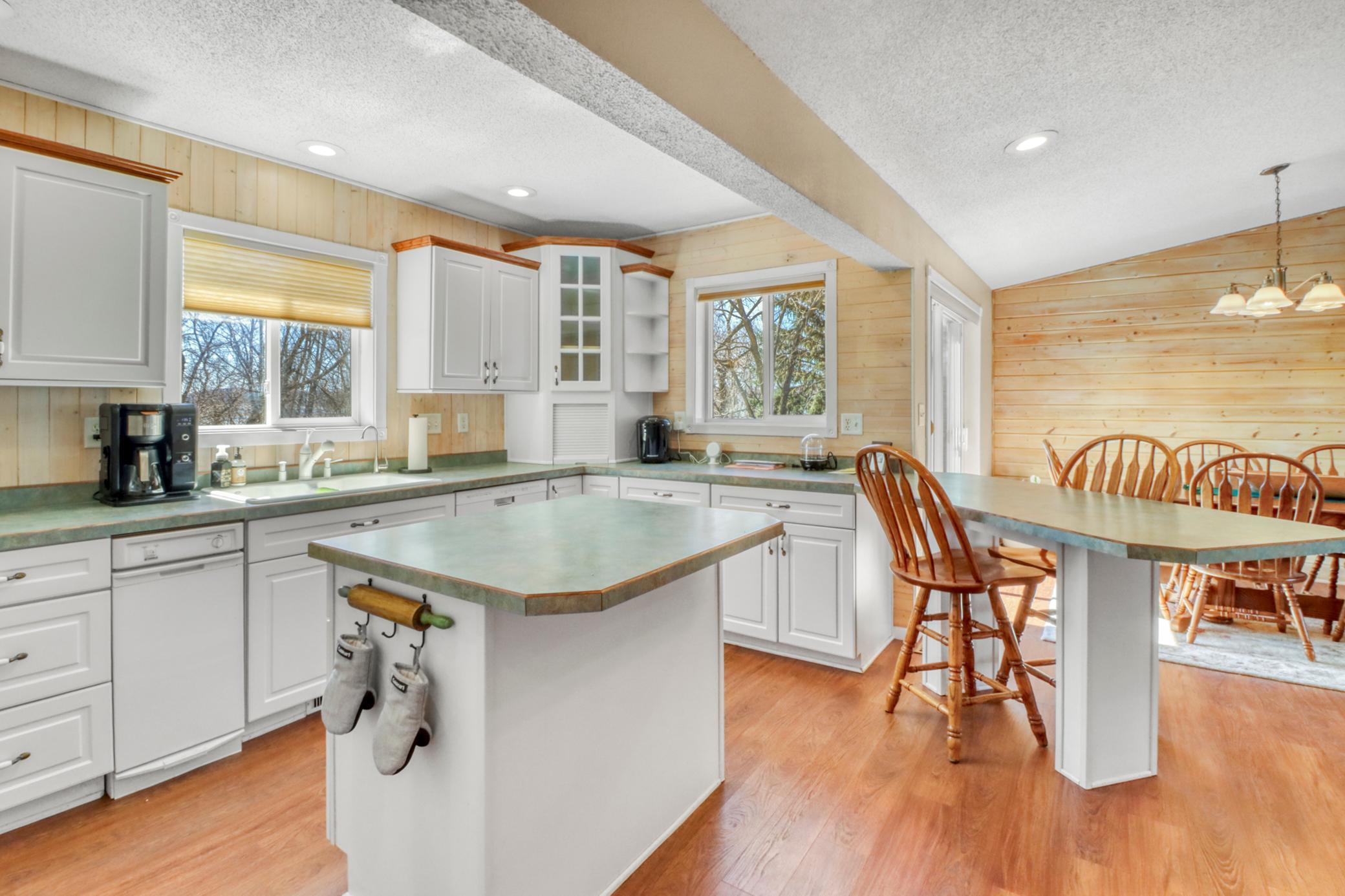 1988 single family home for sale at 24295 Matson Point Trail in Pelican Rapids, MN — 4 bed, 3 bath (photo 4 of 91)