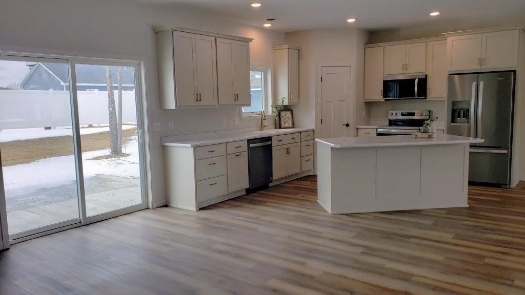 2024 single family home for sale at 1005 8th Avenue NE in Perham, MN — 3 bed, 2 bath (photo 5 of 16)