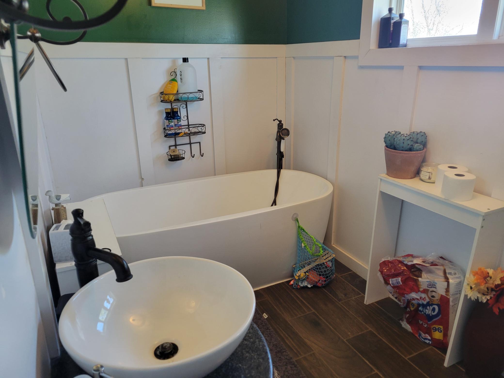 1912 single family home for sale at 933 Labree Avenue N in Thief River Falls, MN — 4 bed, 2 bath (photo 17 of 23)