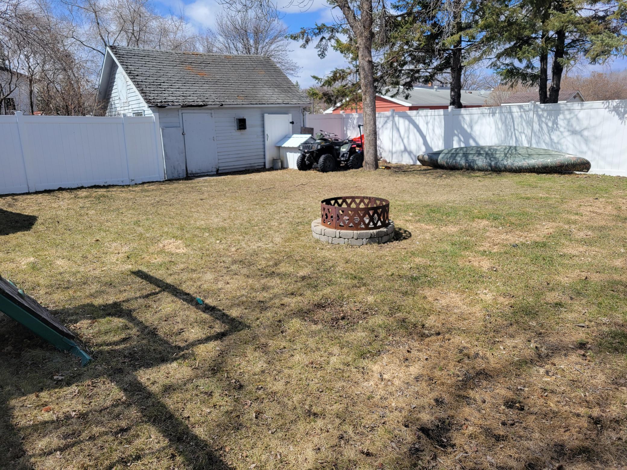 1912 single family home for sale at 933 Labree Avenue N in Thief River Falls, MN — 4 bed, 2 bath (photo 19 of 23)