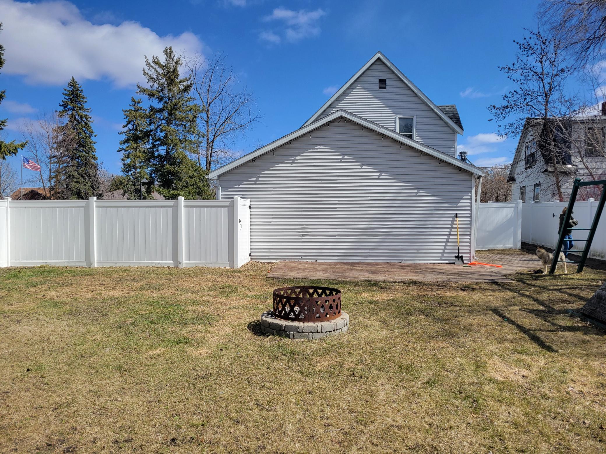 1912 single family home for sale at 933 Labree Avenue N in Thief River Falls, MN — 4 bed, 2 bath (photo 21 of 23)