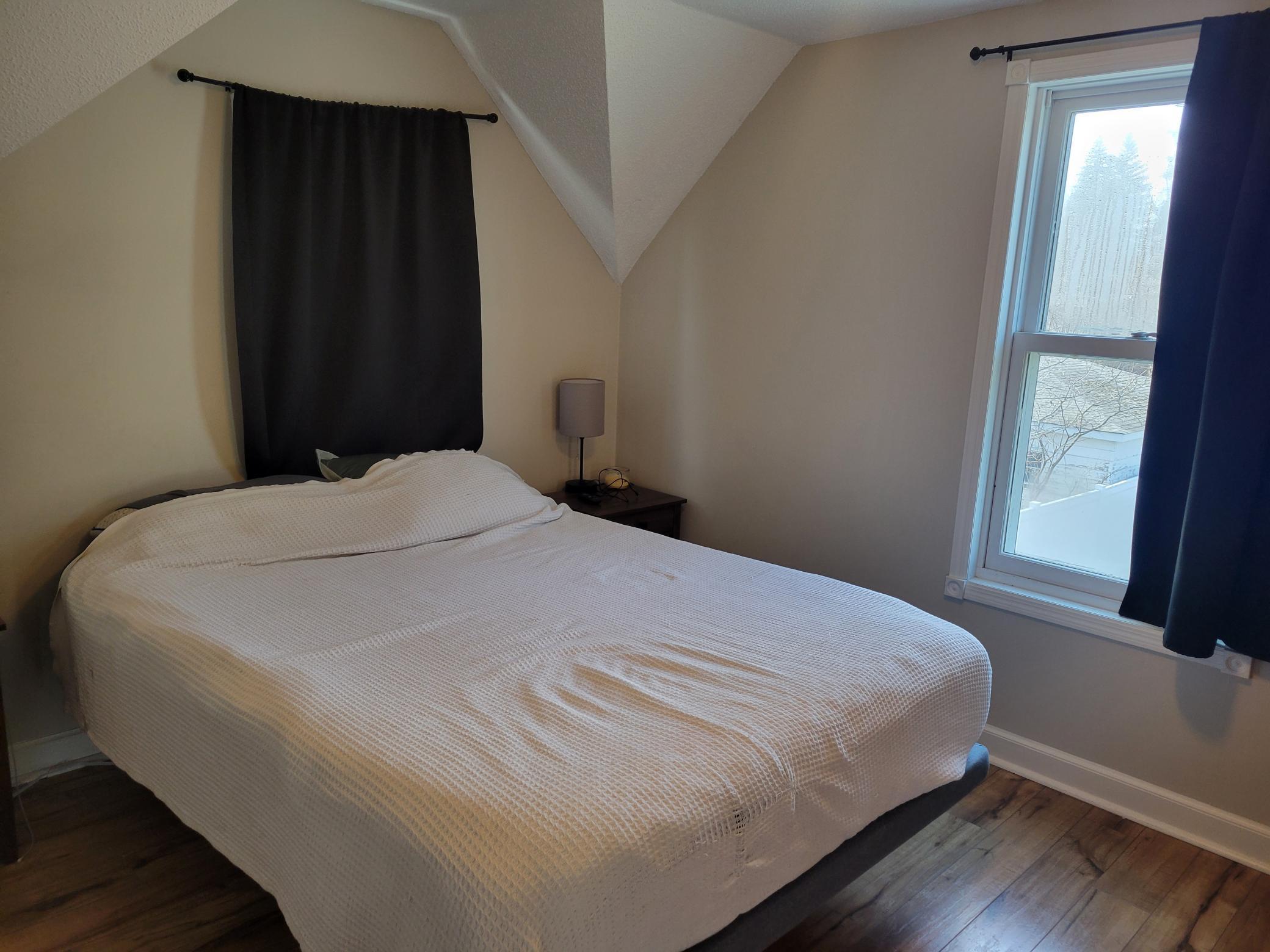 1912 single family home for sale at 933 Labree Avenue N in Thief River Falls, MN — 4 bed, 2 bath (photo 6 of 23)