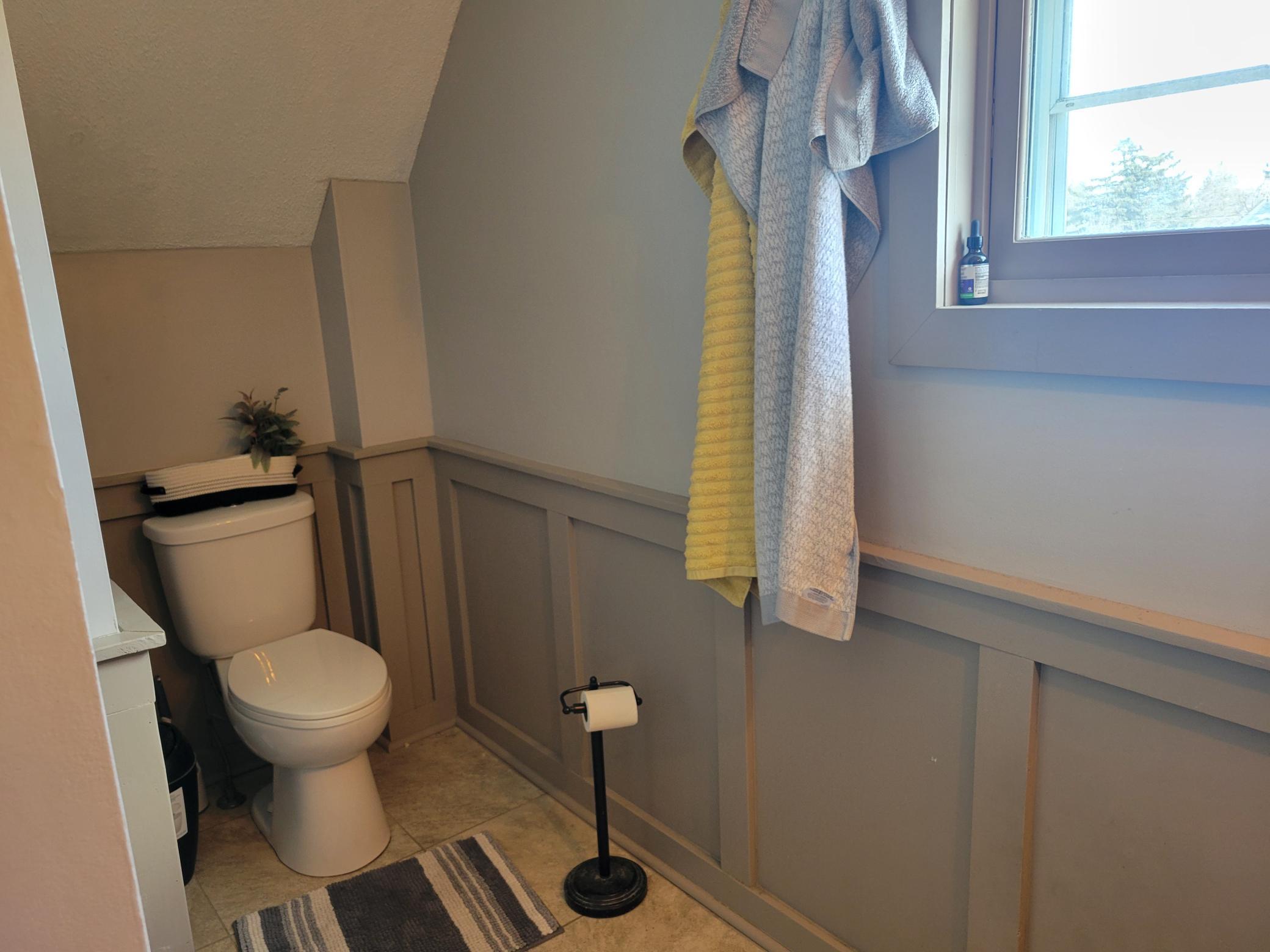 1912 single family home for sale at 933 Labree Avenue N in Thief River Falls, MN — 4 bed, 2 bath (photo 7 of 23)