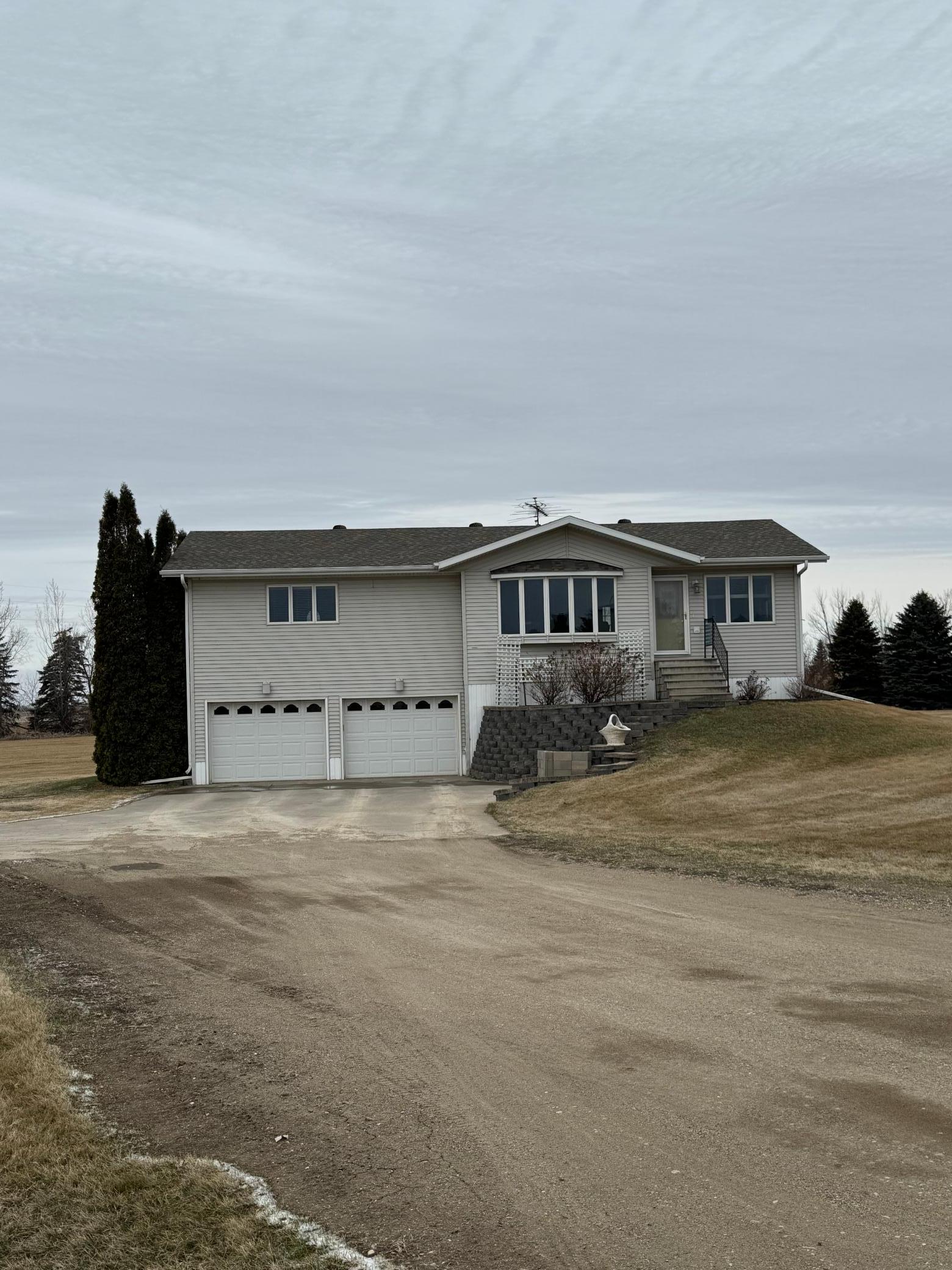2000 single family home for sale at 402 Main Avenue in Colgate, ND — 2 bed, 2 bath (photo 2 of 30)