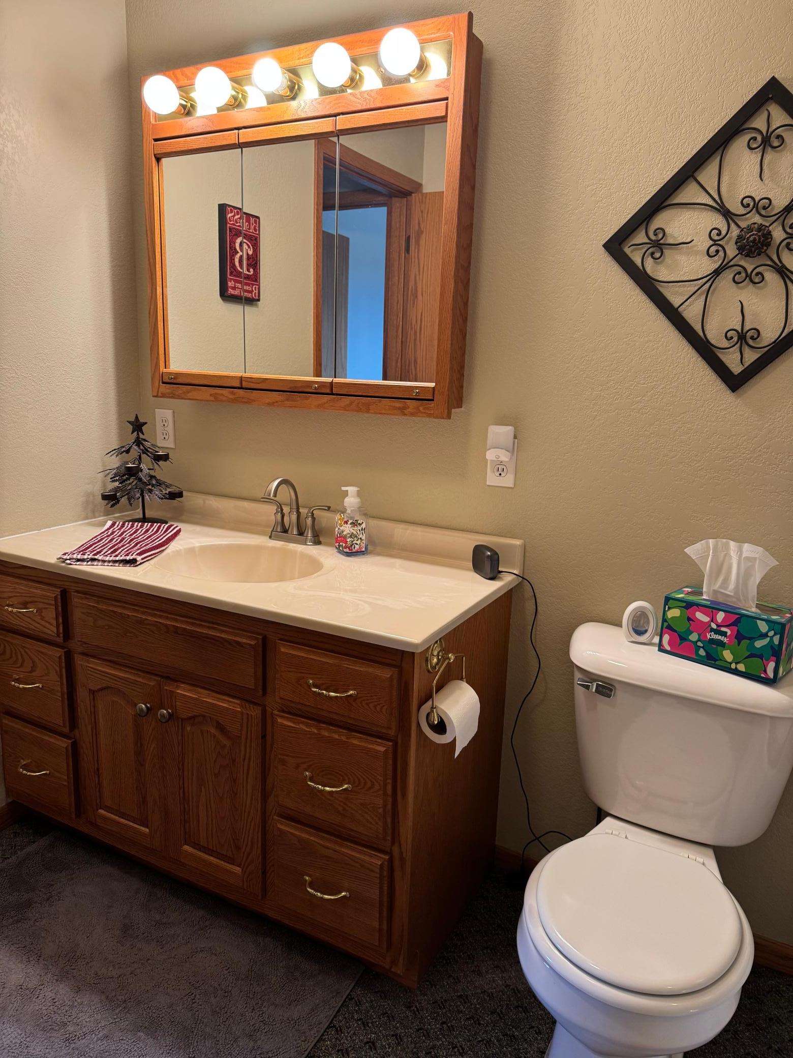 2000 single family home for sale at 402 Main Avenue in Colgate, ND — 2 bed, 2 bath (photo 17 of 30)
