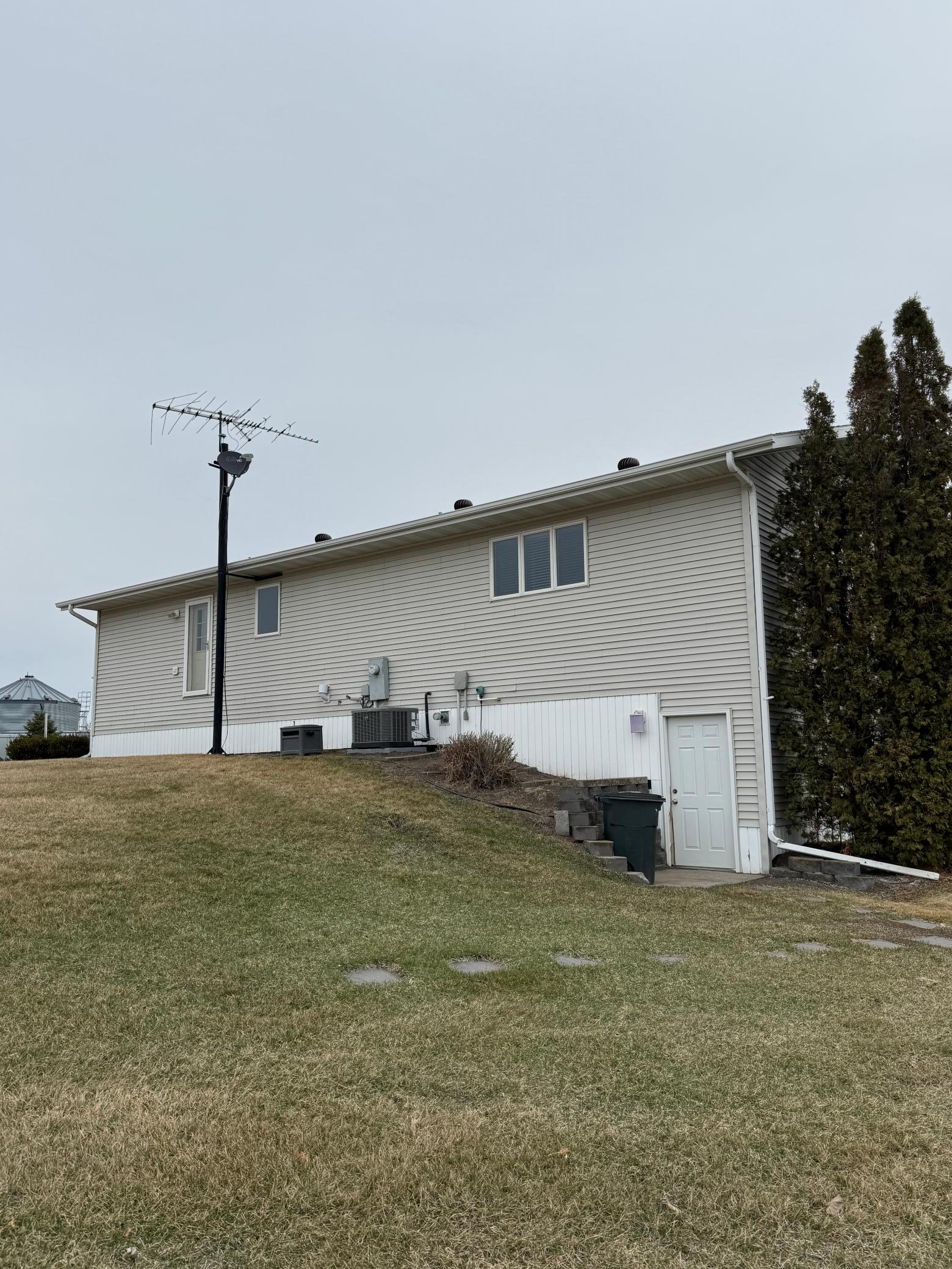 2000 single family home for sale at 402 Main Avenue in Colgate, ND — 2 bed, 2 bath (photo 3 of 30)