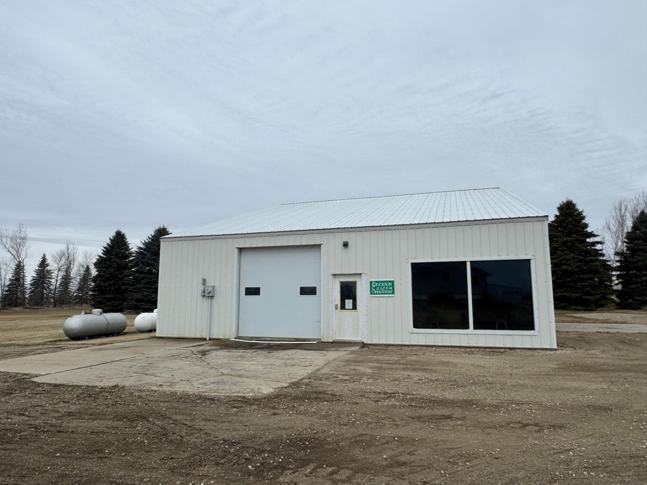 2000 single family home for sale at 402 Main Avenue in Colgate, ND — 2 bed, 2 bath (photo 24 of 30)