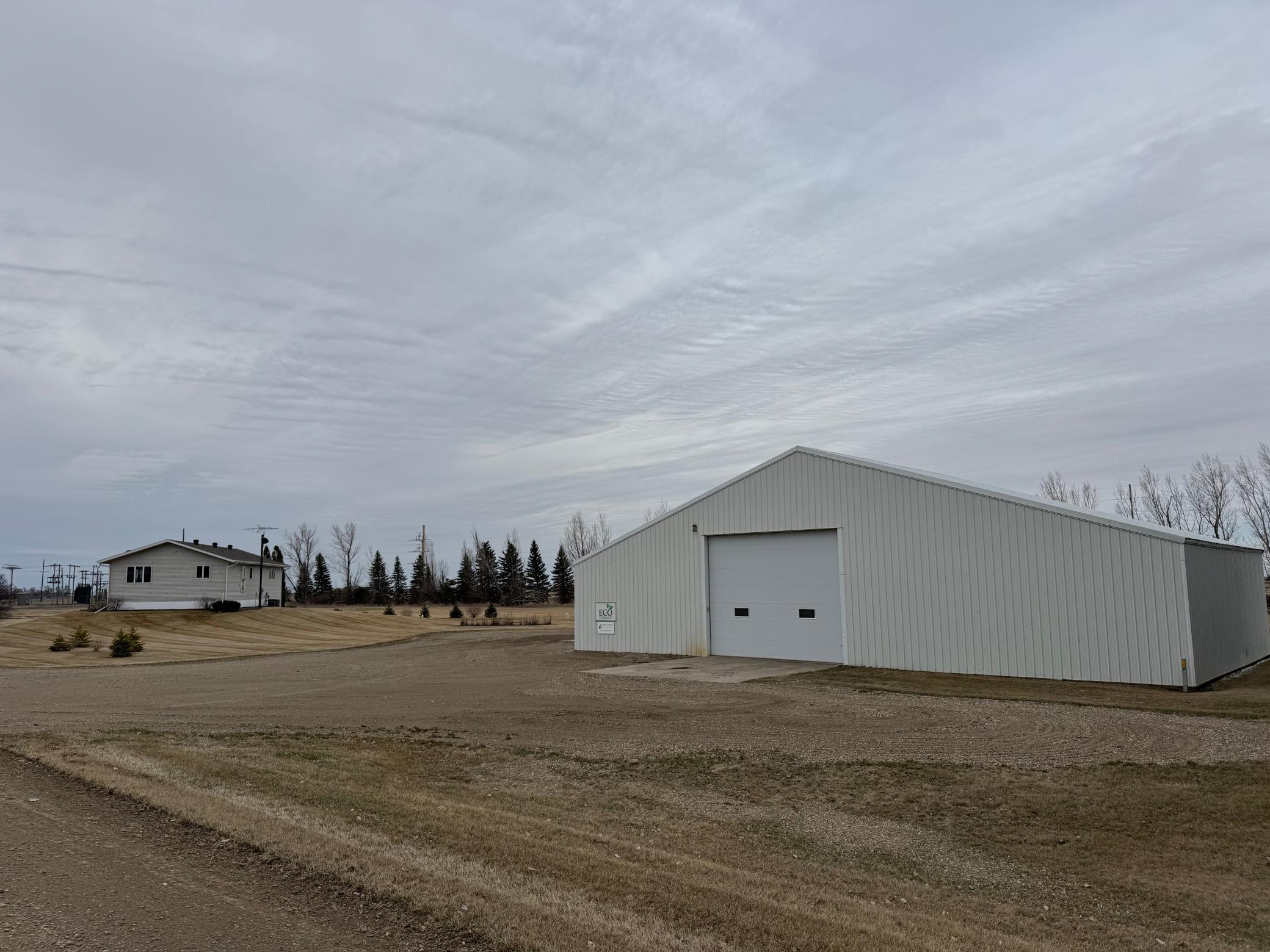 2000 single family home for sale at 402 Main Avenue in Colgate, ND — 2 bed, 2 bath (photo 26 of 30)