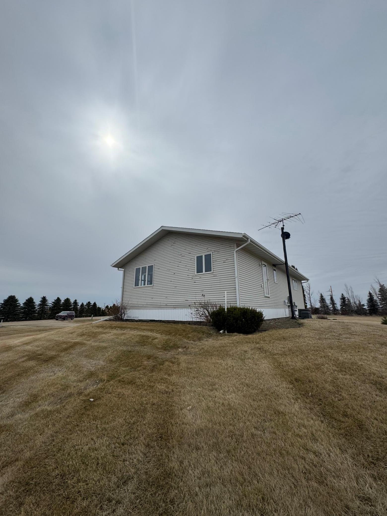 2000 single family home for sale at 402 Main Avenue in Colgate, ND — 2 bed, 2 bath (photo 4 of 30)