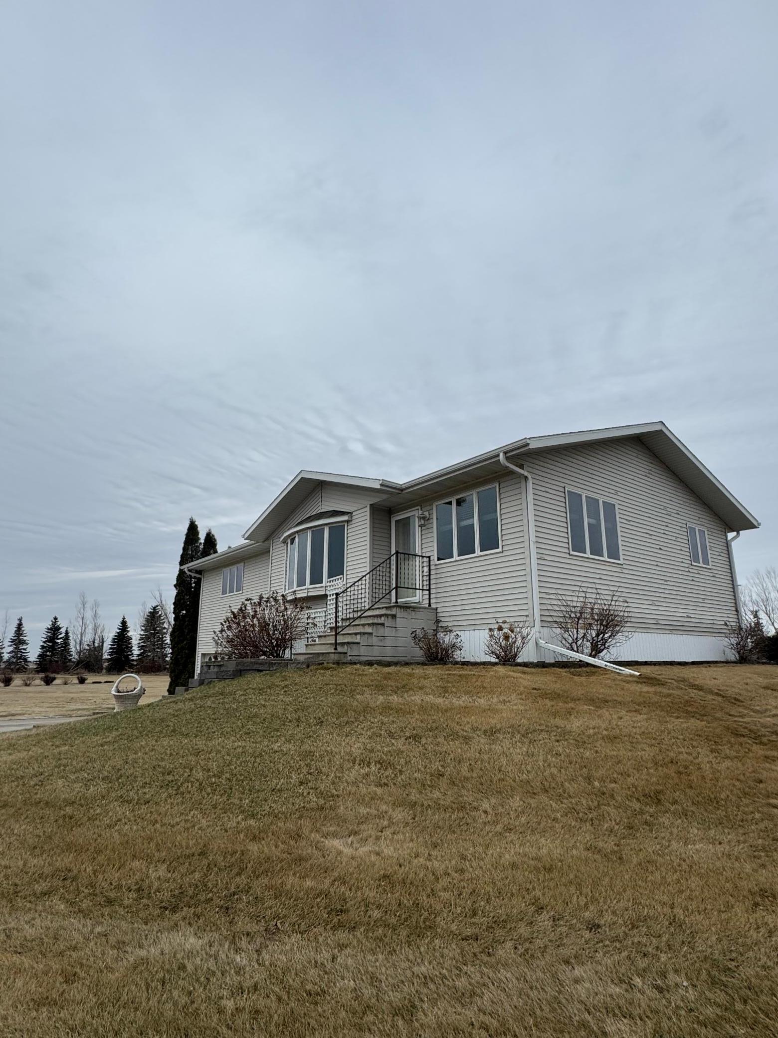 2000 single family home for sale at 402 Main Avenue in Colgate, ND — 2 bed, 2 bath (photo 5 of 30)