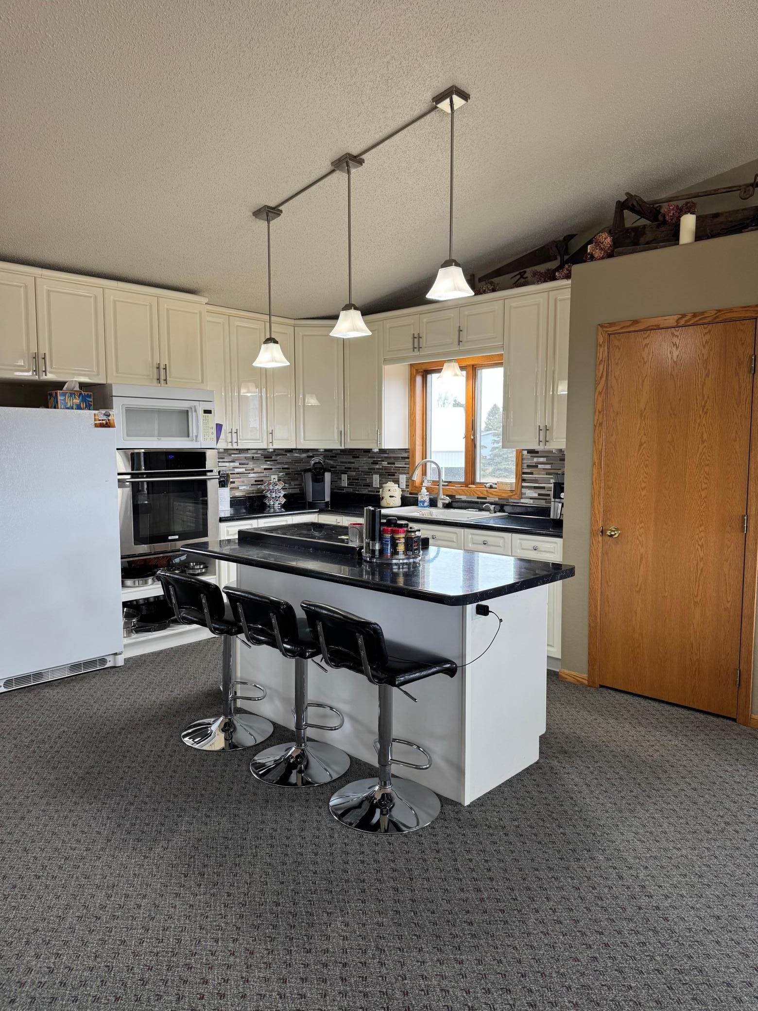 2000 single family home for sale at 402 Main Avenue in Colgate, ND — 2 bed, 2 bath (photo 7 of 30)