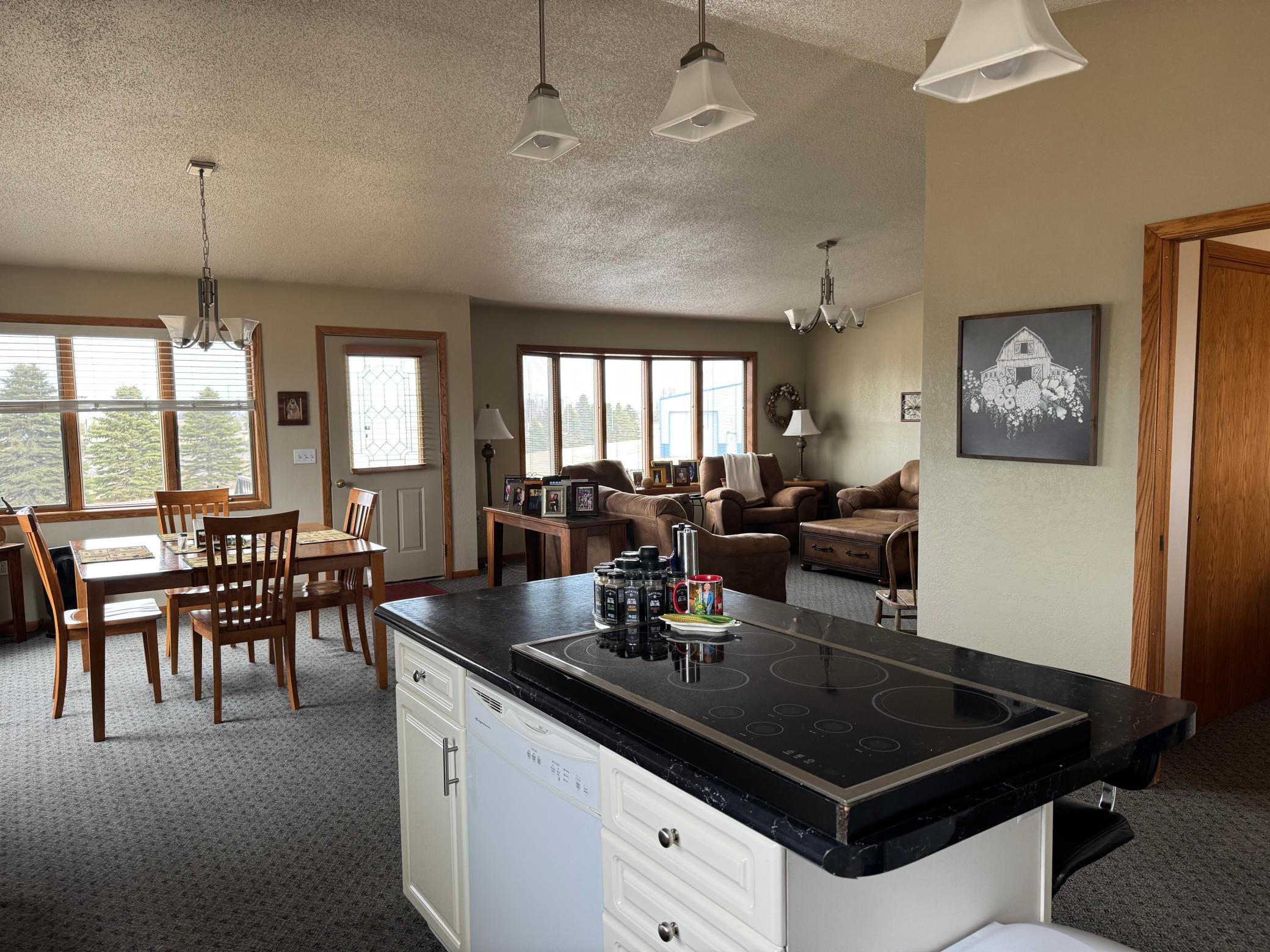 2000 single family home for sale at 402 Main Avenue in Colgate, ND — 2 bed, 2 bath (photo 8 of 30)
