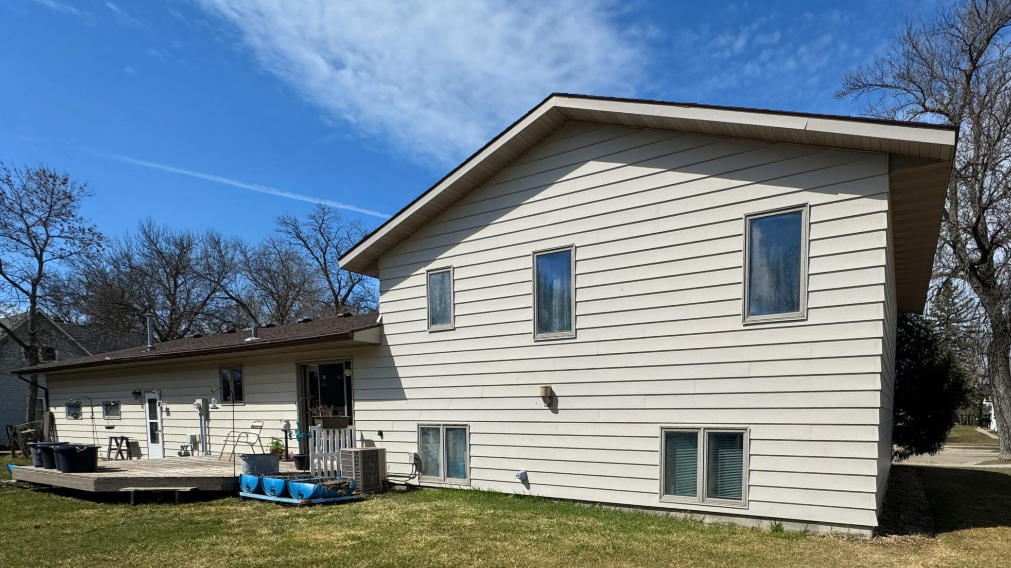 1992 single family home for sale at 325 S Ash Street in Crookston, MN — 4 bed, 2 bath (photo 11 of 34)